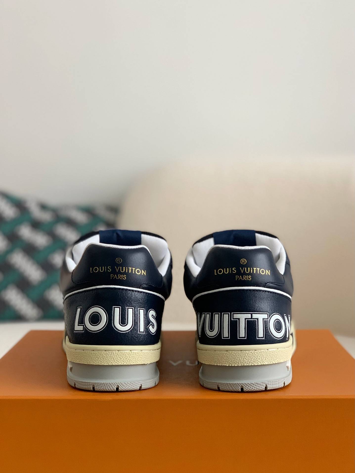 L*V TRAINER 1A98UX Sneakers Fall/Winter