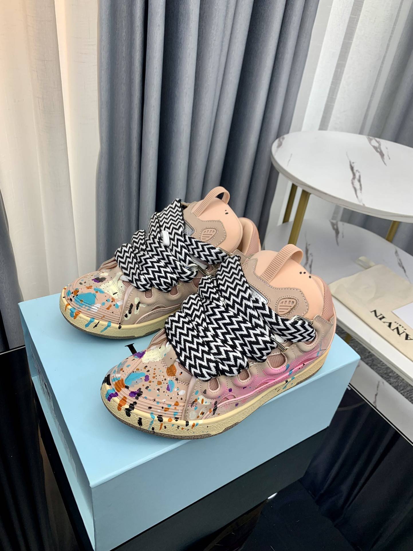 LA*N Sneaker