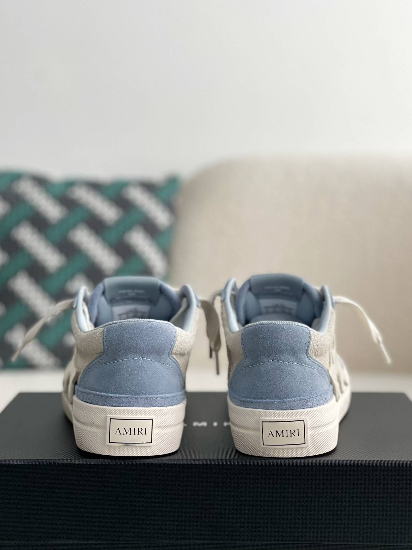 A*RI Sneakers