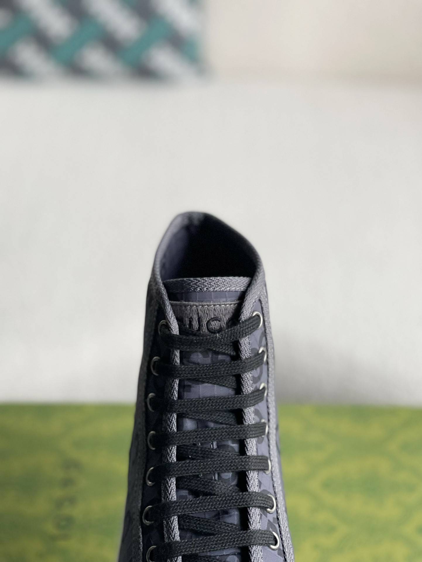 GU*IHigh-top shoes