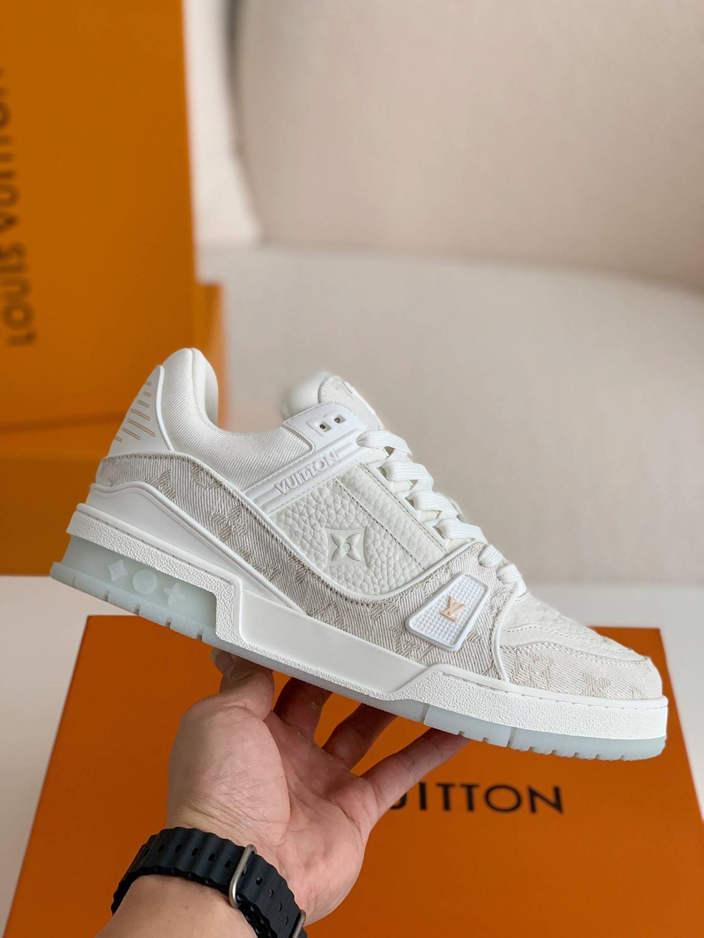 L*V TRAINER 1A8FN8 Sneakers