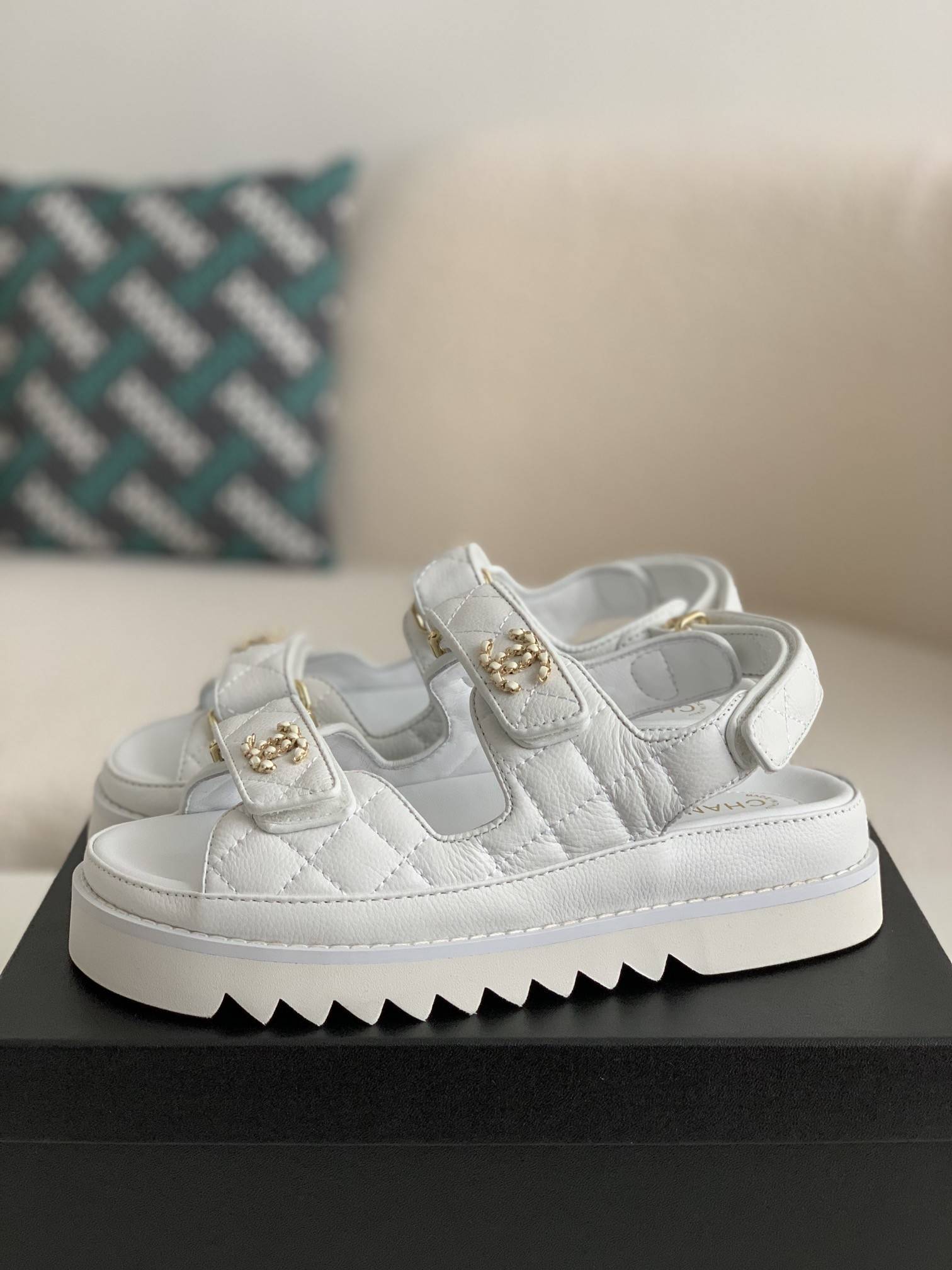 CH*EL Sandals