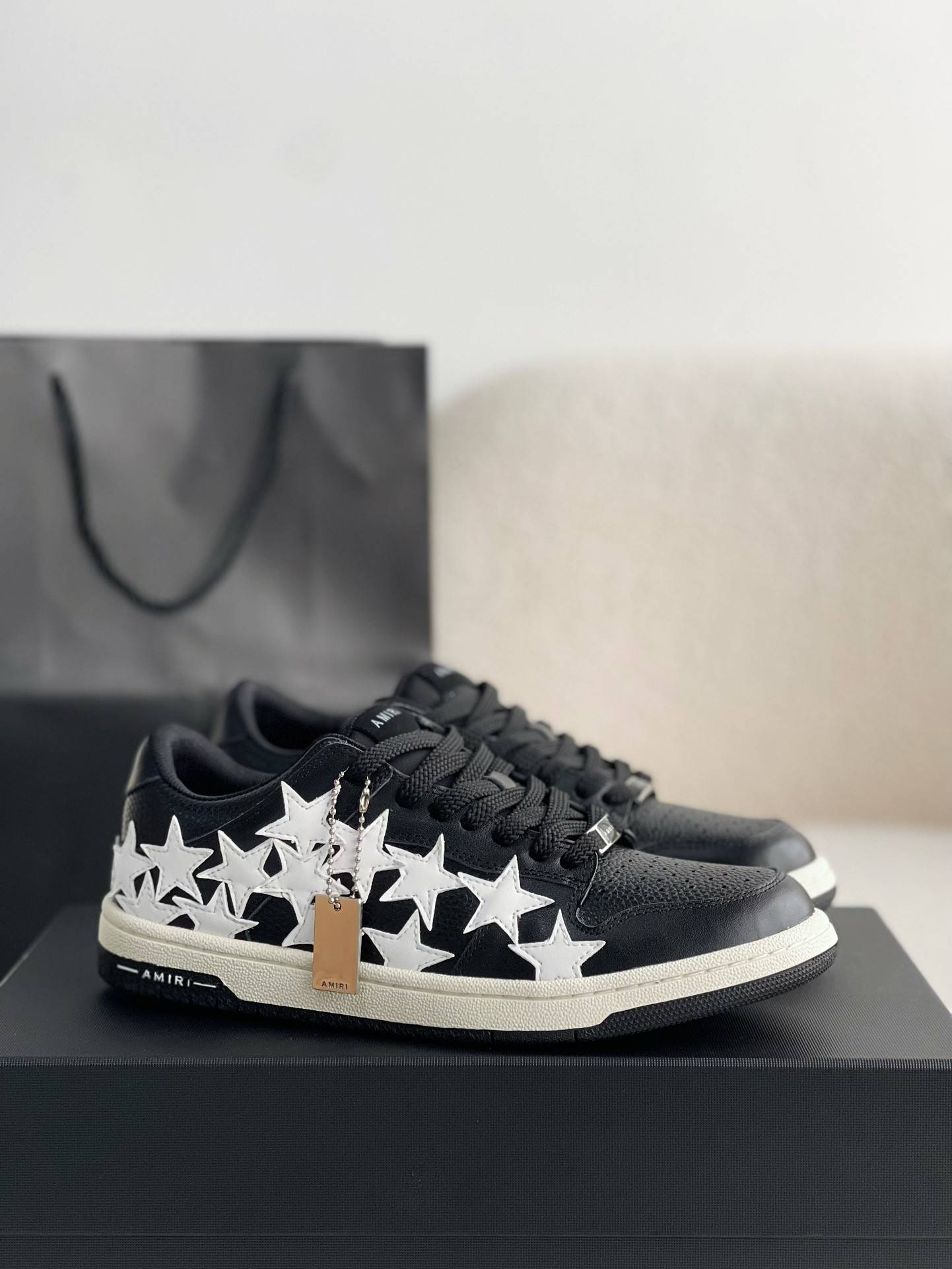A*RI Sneakers