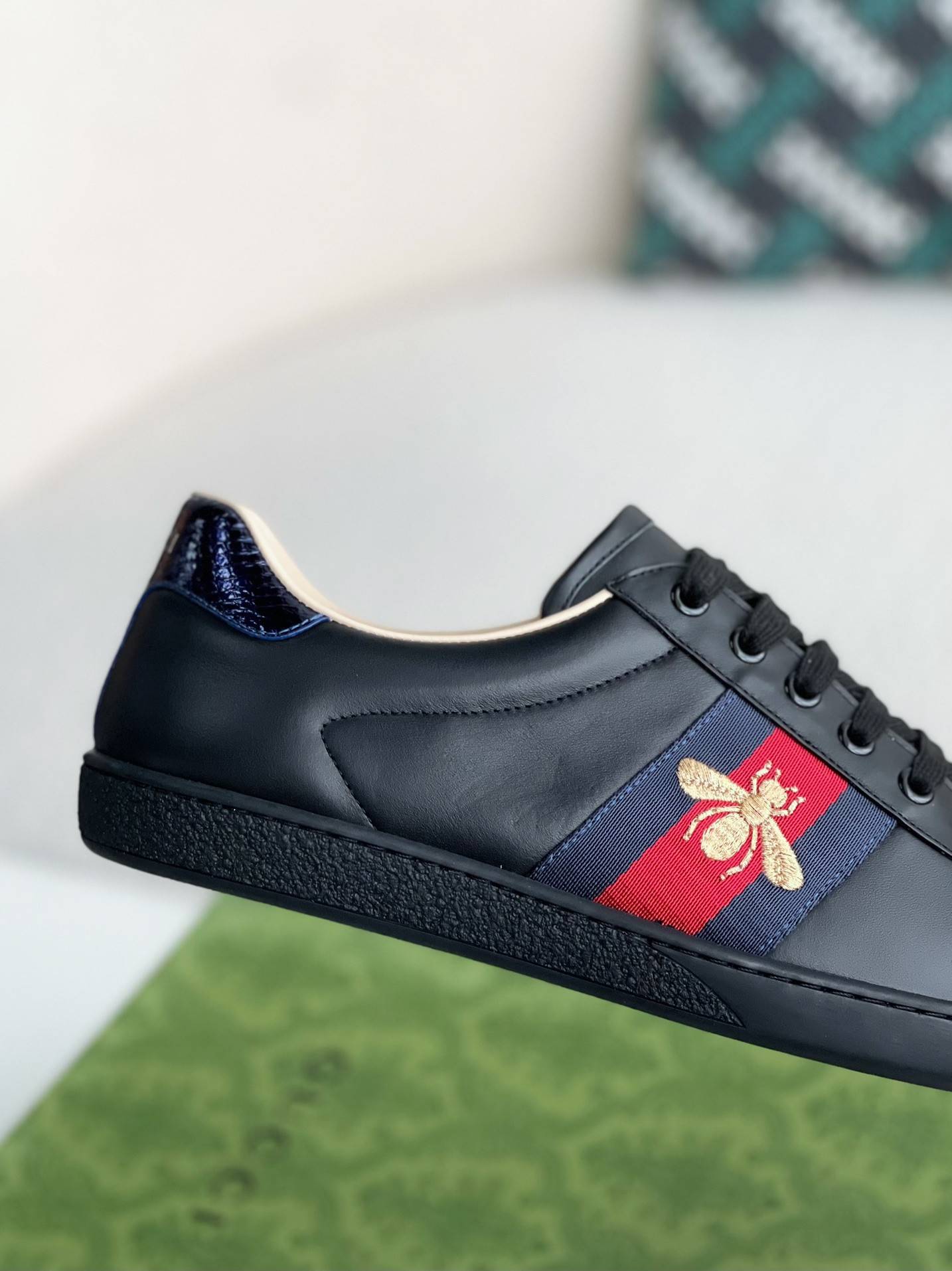 GU*ISneakers