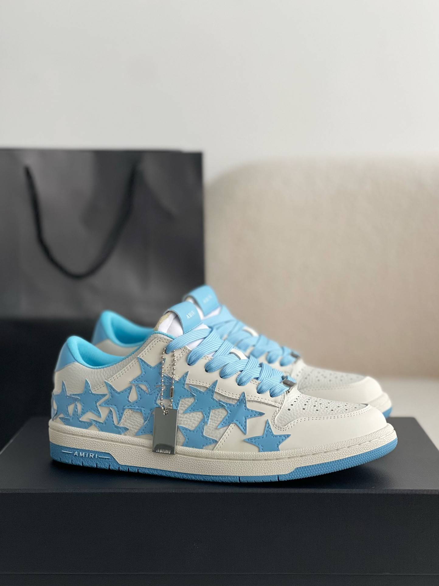 A*RI Sneakers