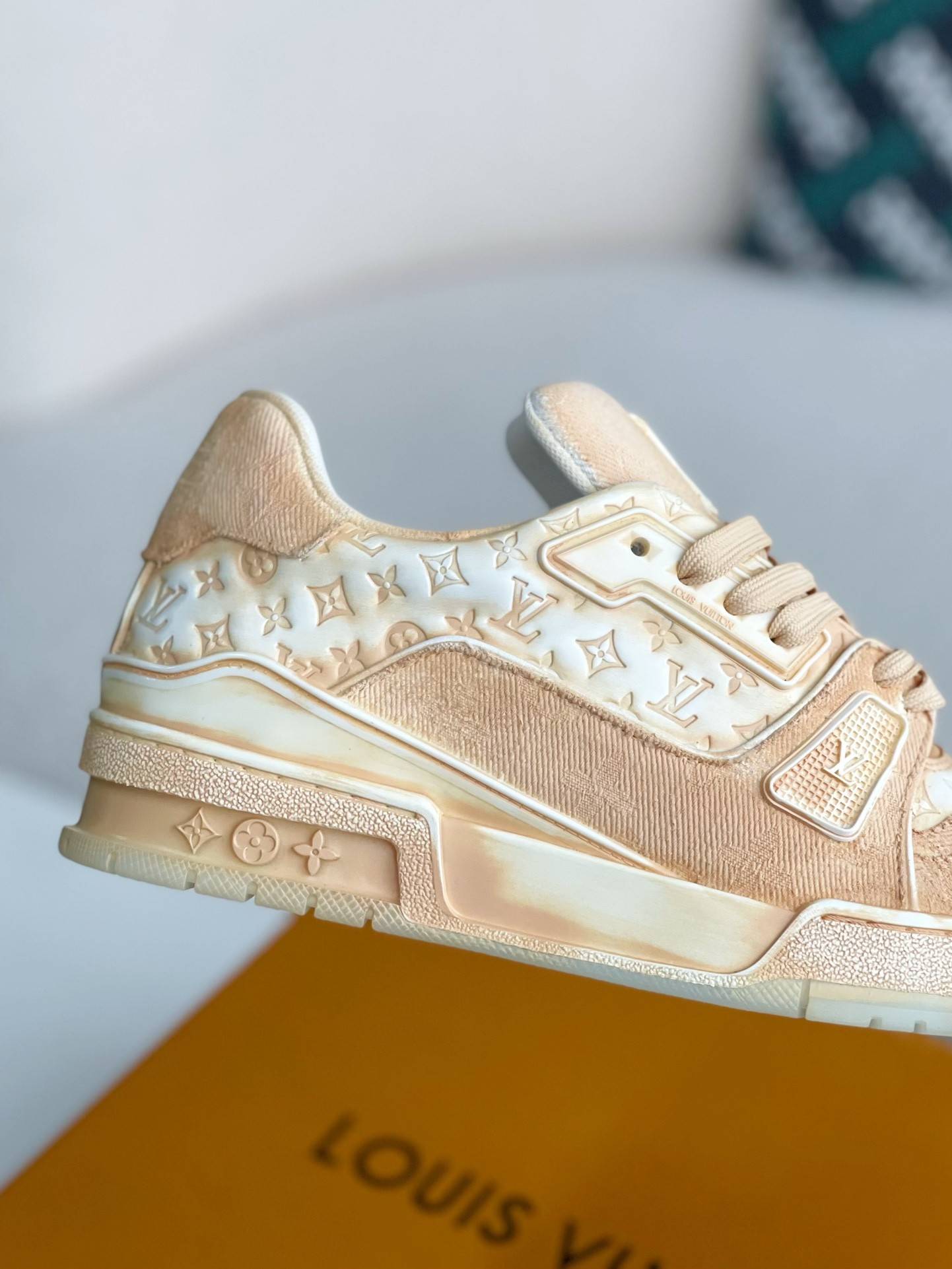 L*V TRAINER SNEAKERS