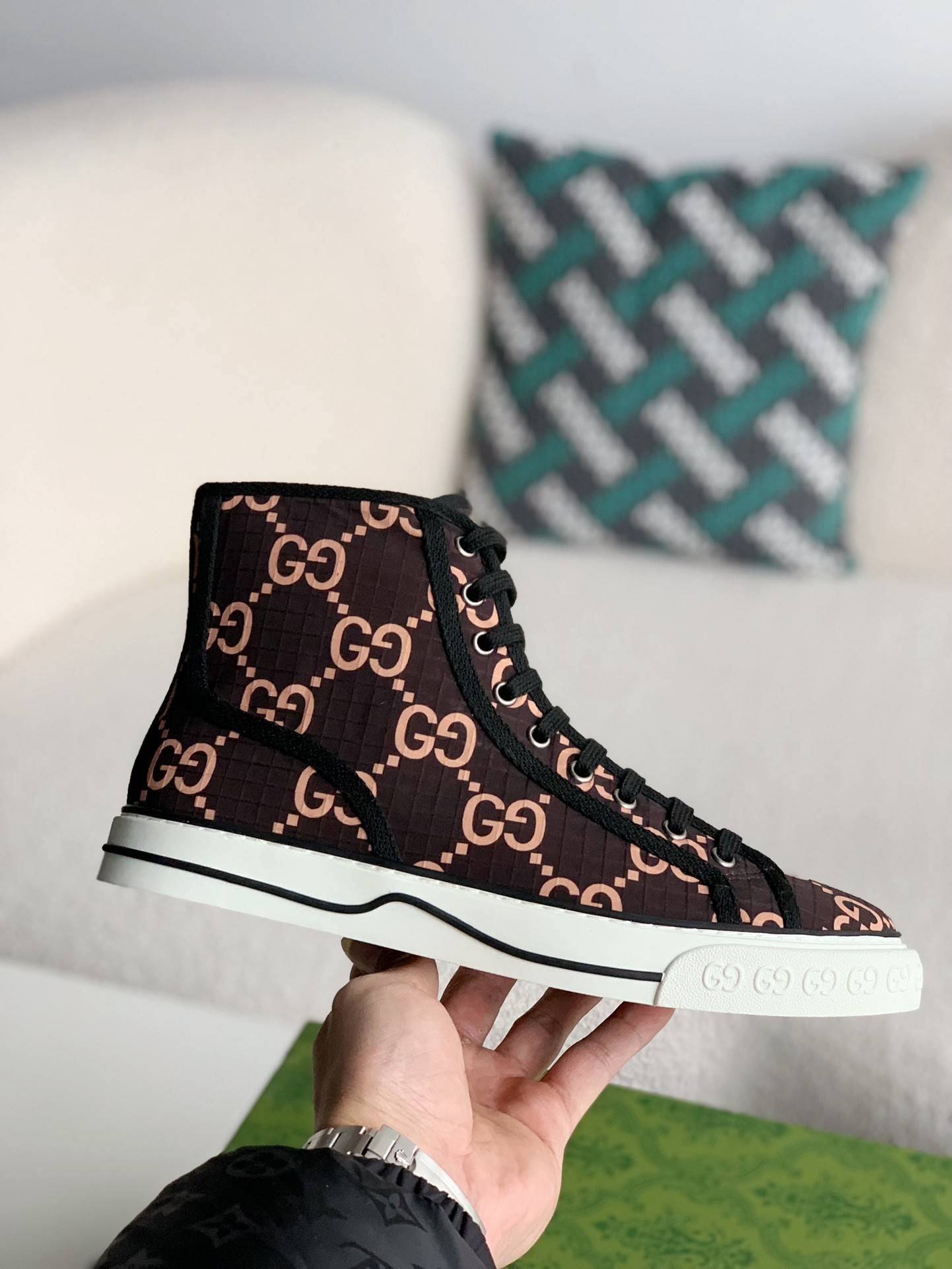 GU*IHigh-top shoes