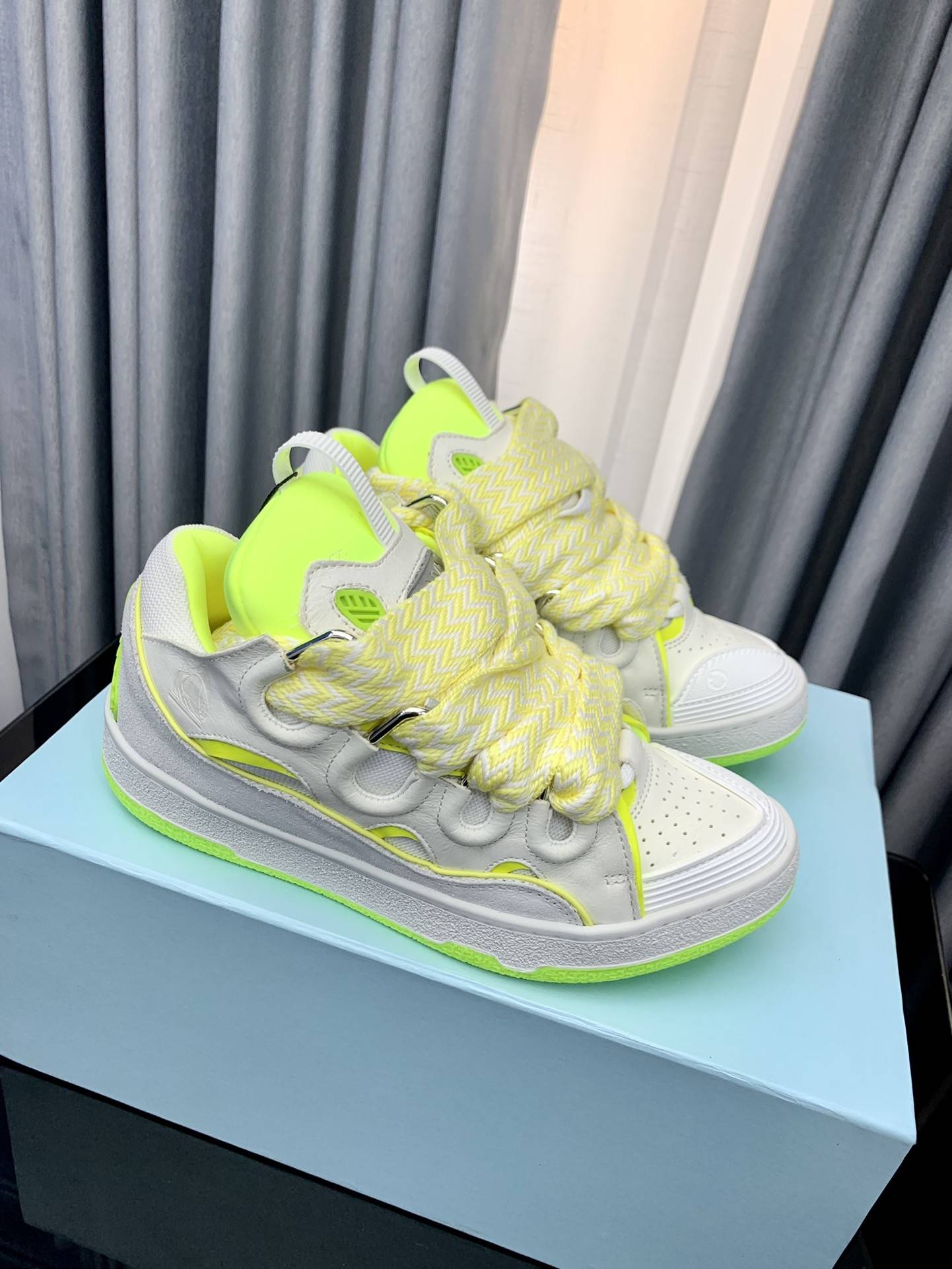 LA*N Sneaker