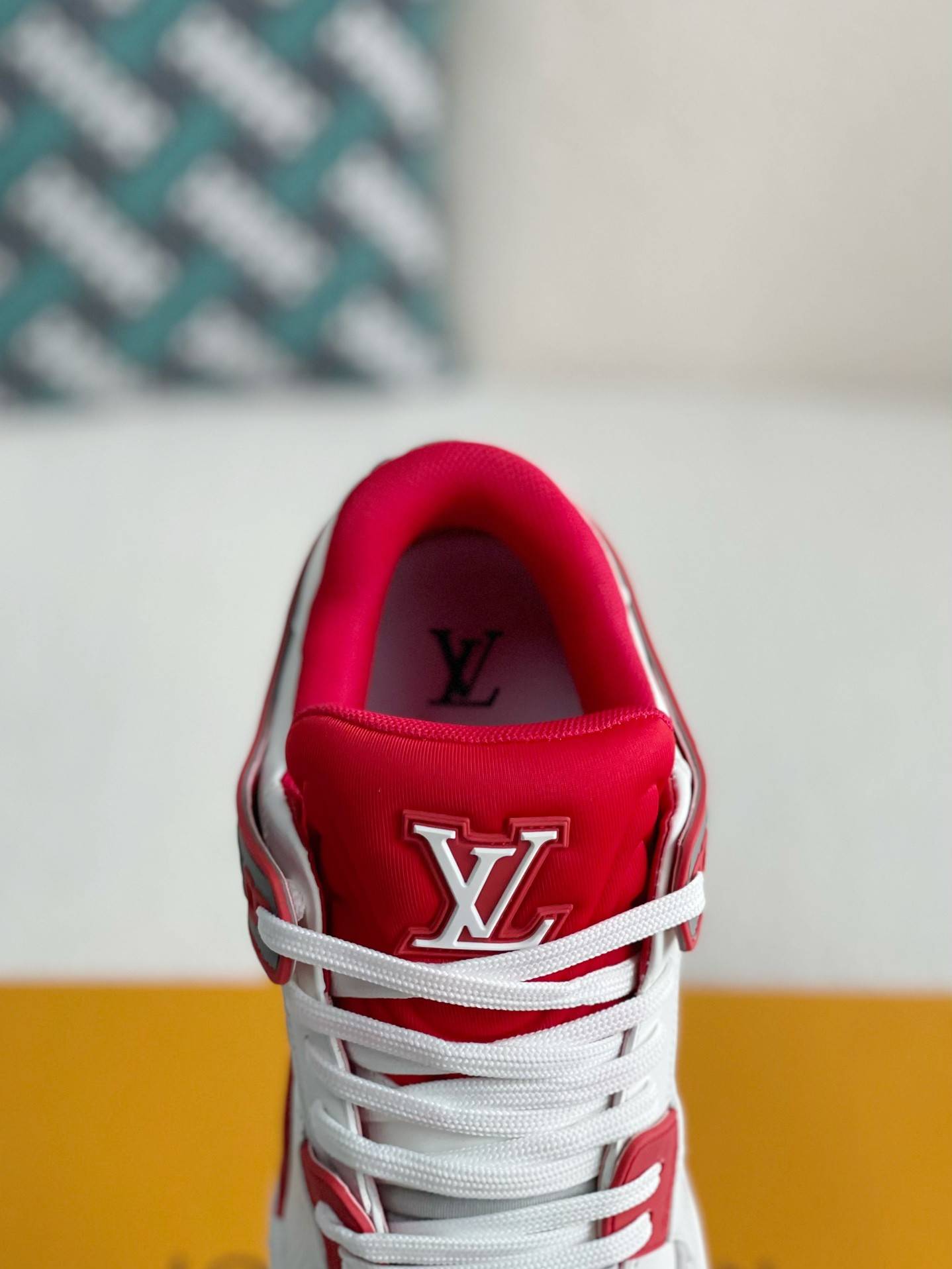 L*V SNEAKERS