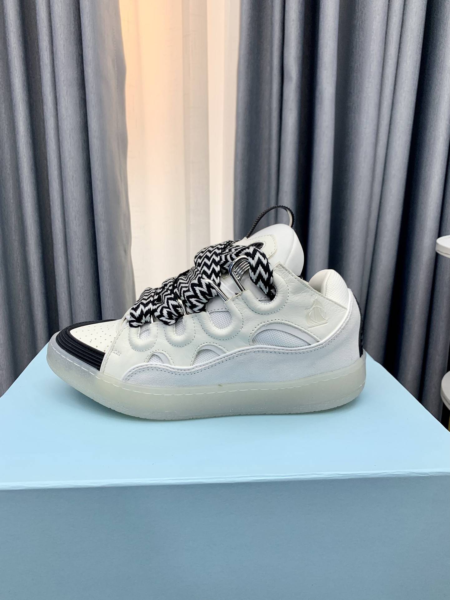 LA*N Sneaker