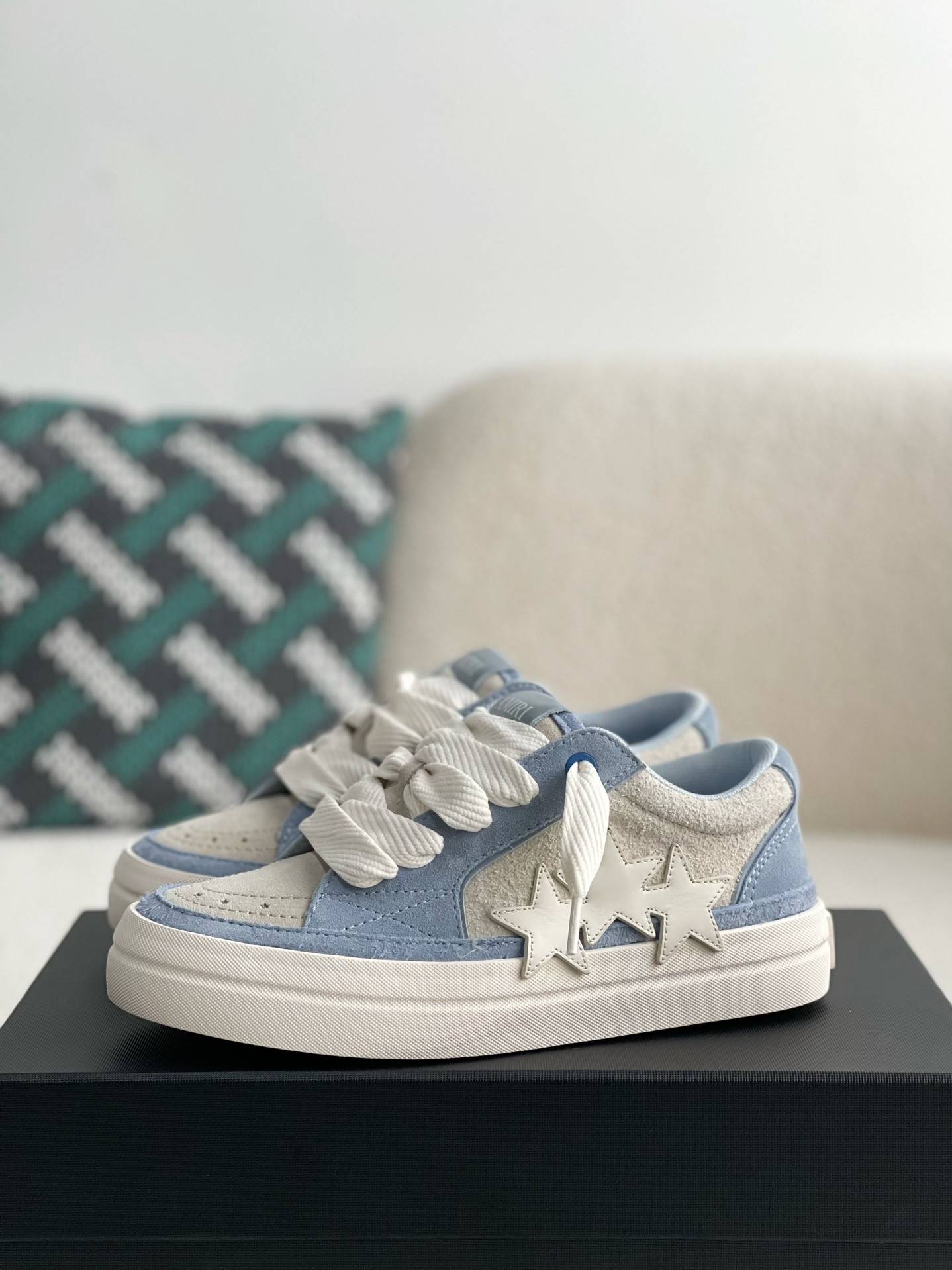 A*RI Sneakers