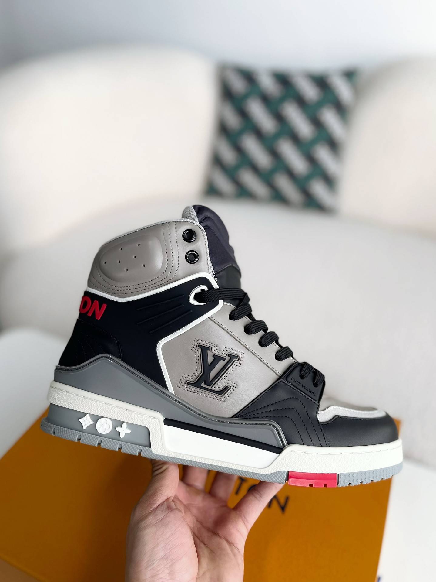 L*V TRAINER SNEAKERS