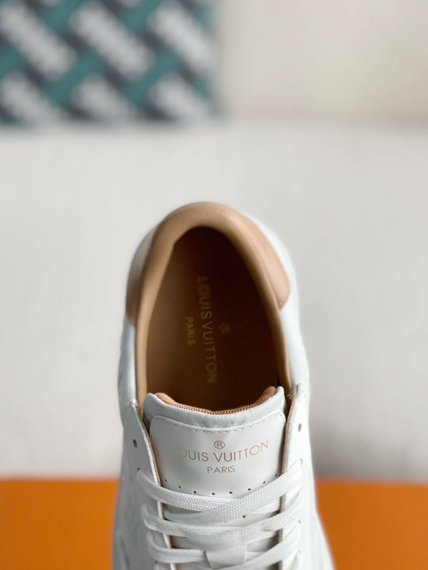 L*V SNEAKERS
