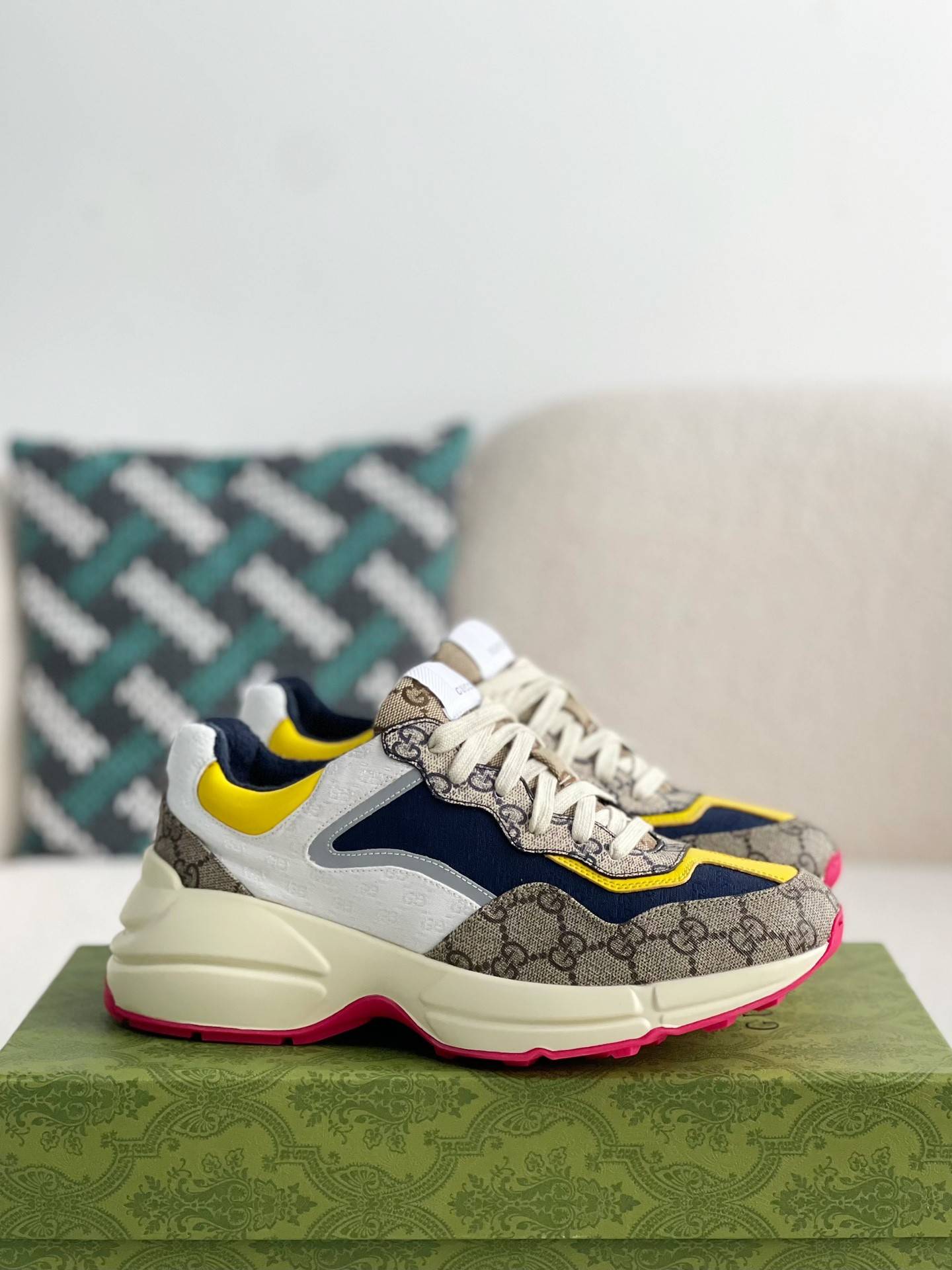 GU*IRetro Clunky Sneaker