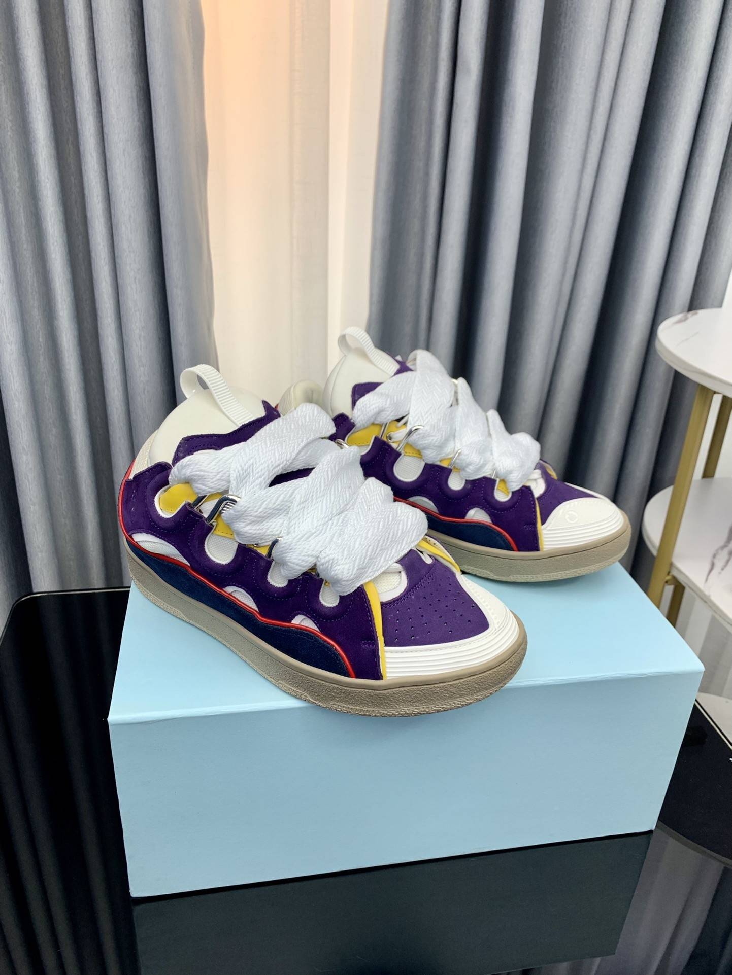 LA*N Sneaker