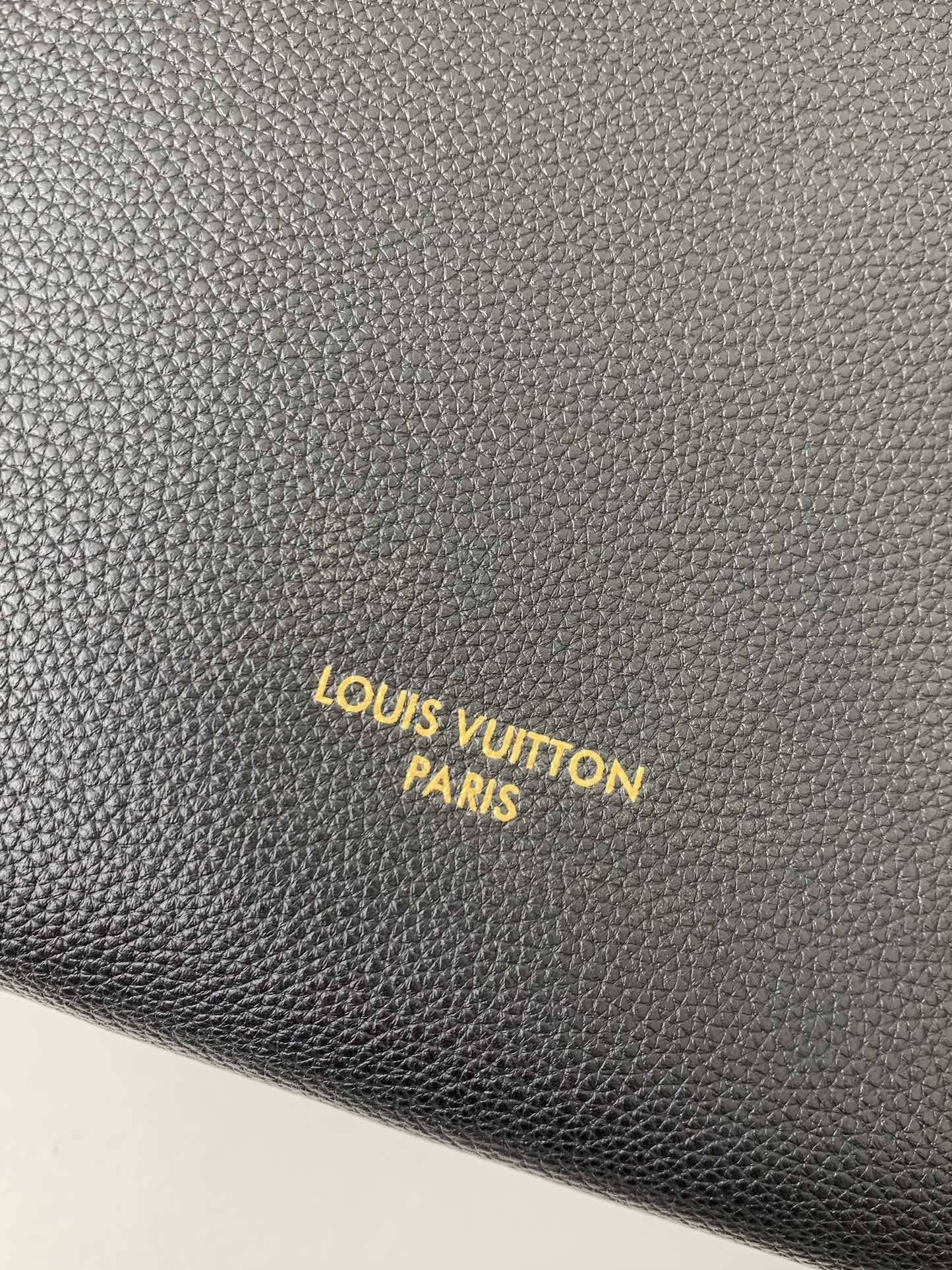 L*V Low Key Cabas Mid -number Handbag M25343 Size: 30*14*47cm