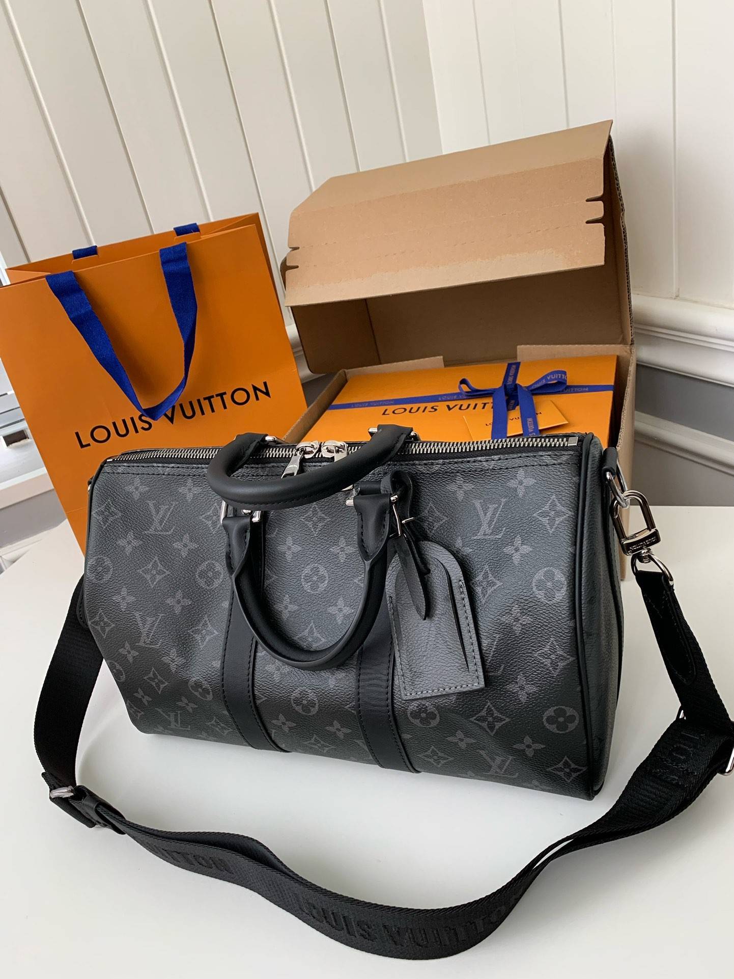 L*V's seasonal new Keepall Bandoulière 35 handbag M46655, 34 * 21 * 16cm