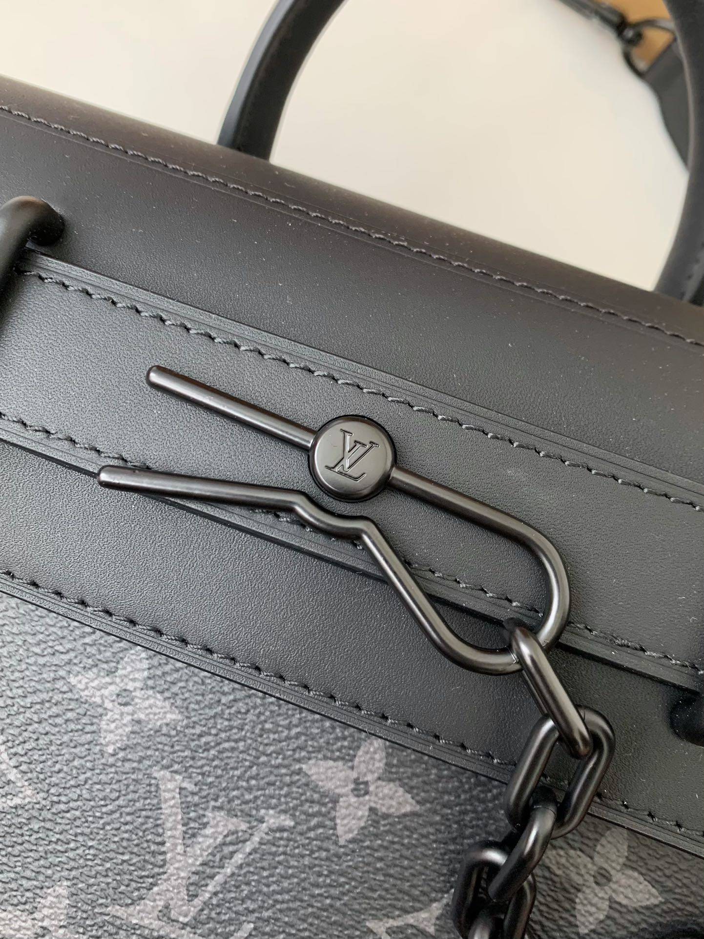L*V's new Sac Plat Horizontal Zippé men's black flower briefcase M45165 Size: 31*39*8.5cm