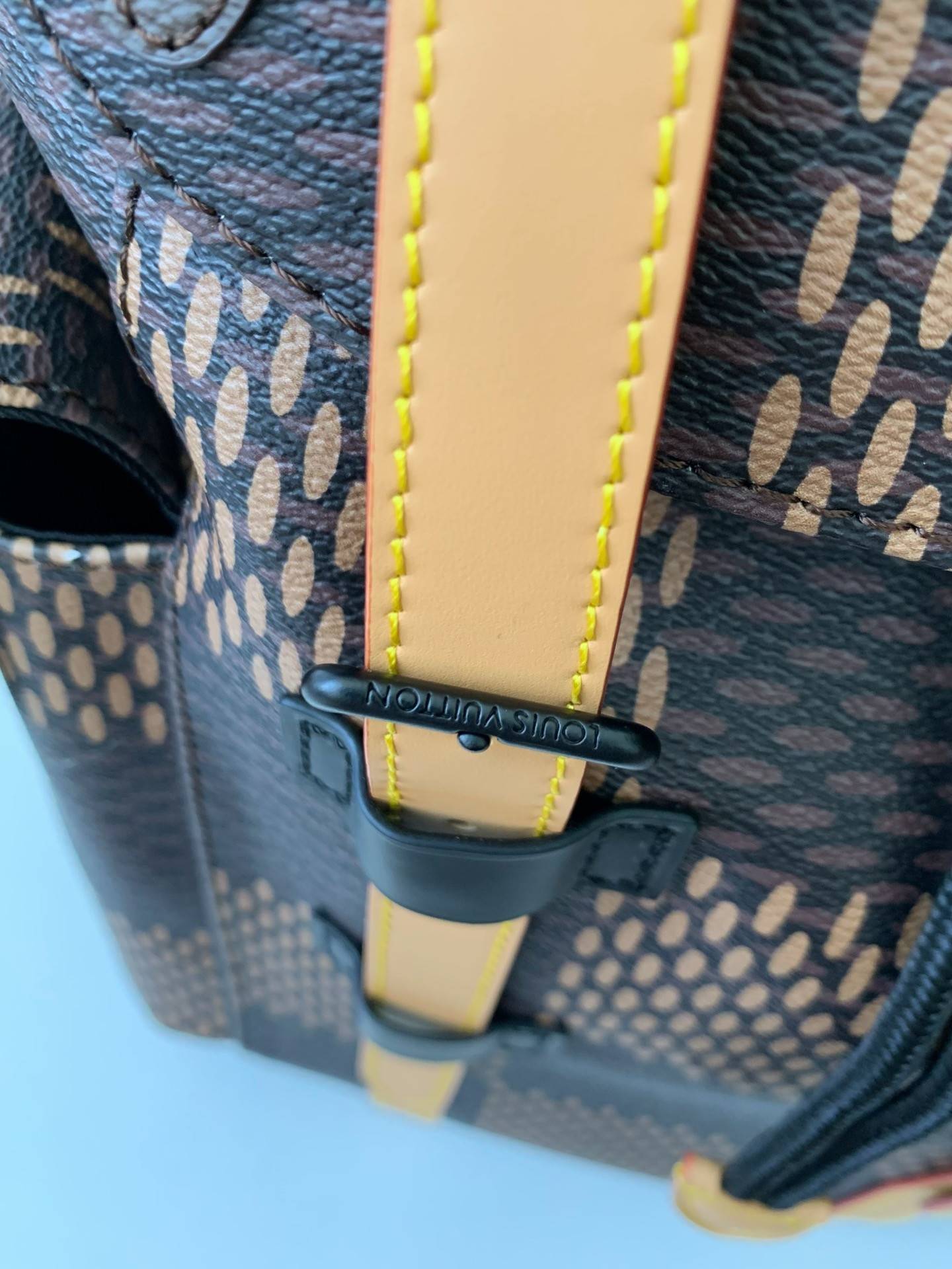 L*V Medium-sized men’s matching colored backpack  M40350  Size：38*44*21cm