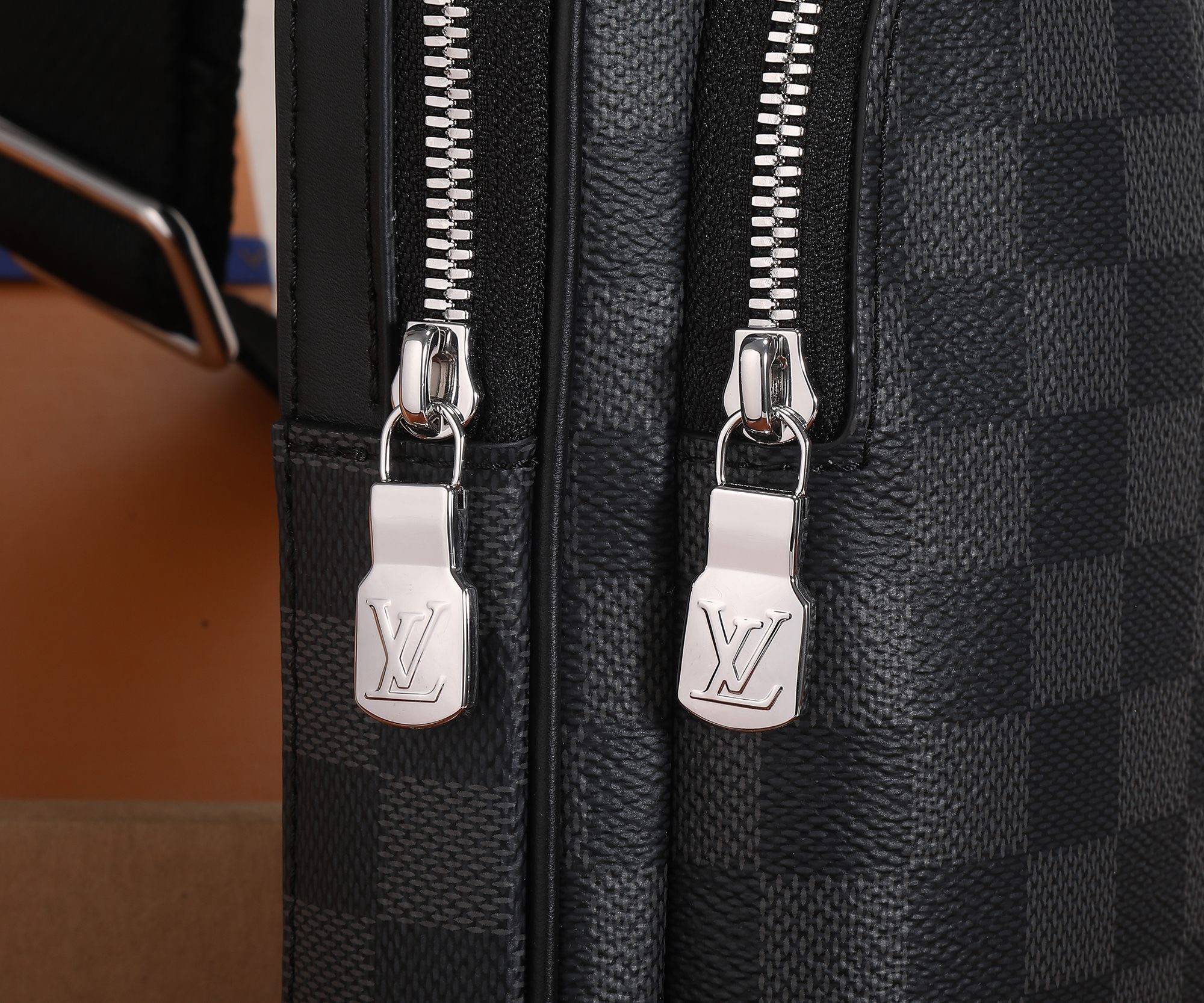 L*V damier graphite Men's Shoulder Bags M45302, Top Quality