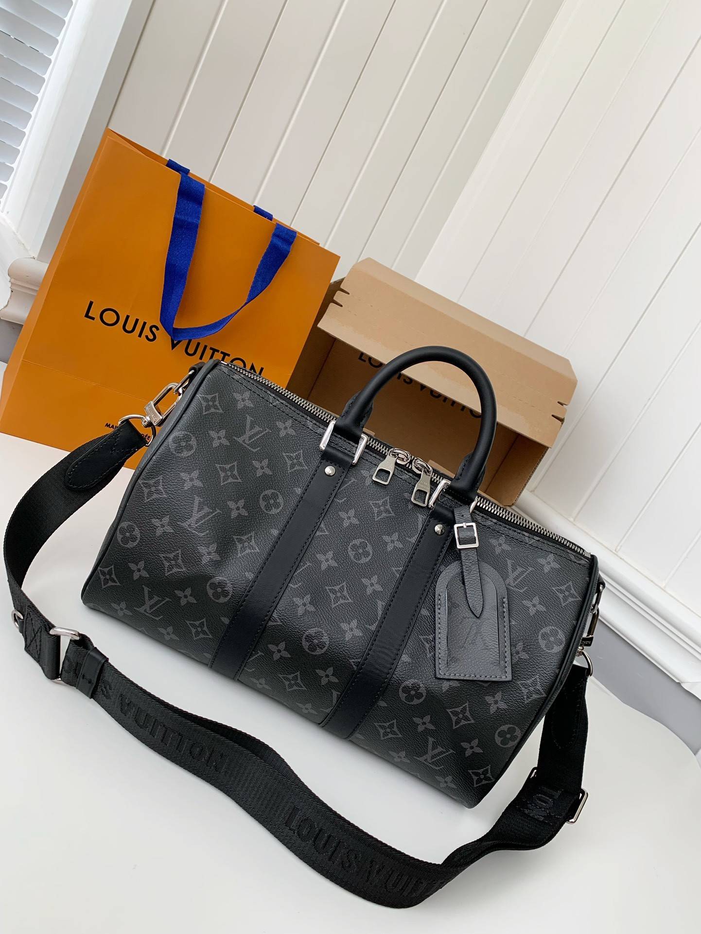L*V's seasonal new Keepall Bandoulière 35 handbag M46655, 34 * 21 * 16cm
