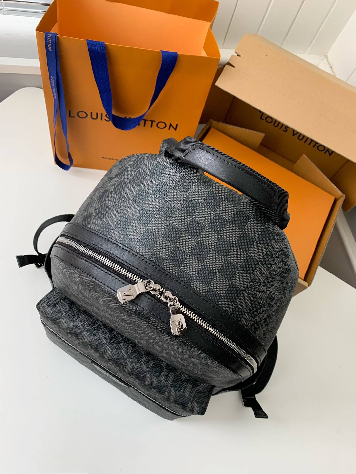 L*V 24s New DISCOVERY Small Black Checker Backpack N40514, Top Quality Size: 29 * 38 * 20c