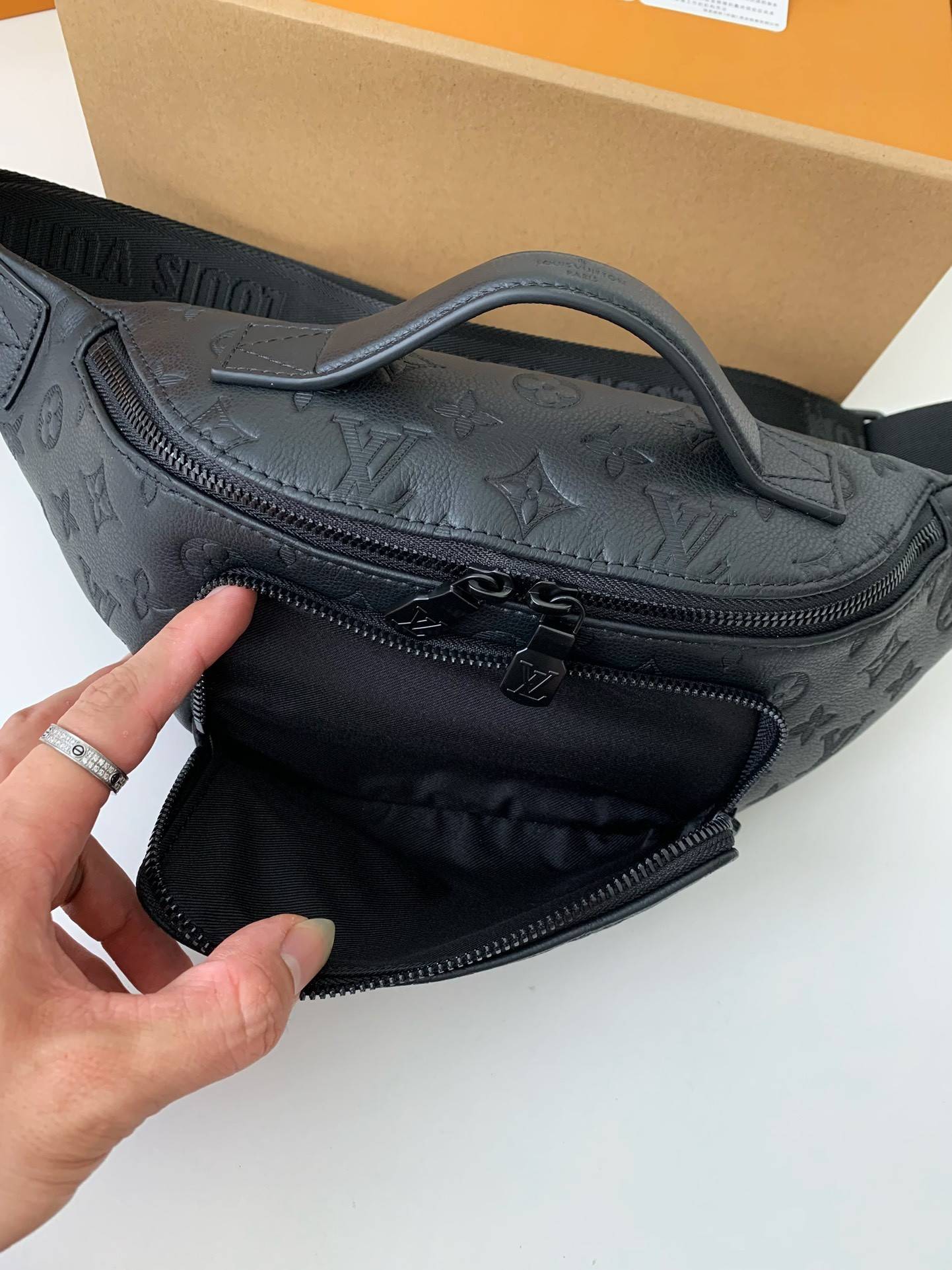 New L*V RUSH waist bag M47058 Size: 30*15*8cm