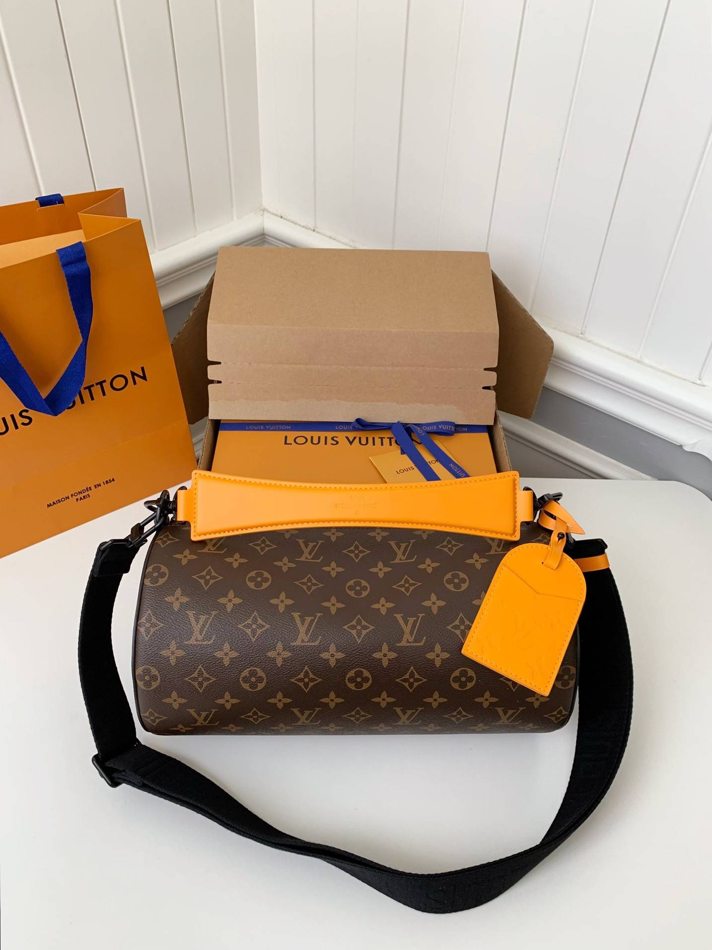 L*V 2023 SOFT POLOCHON handbag M46691 Size: 33 * 17 * 17cm