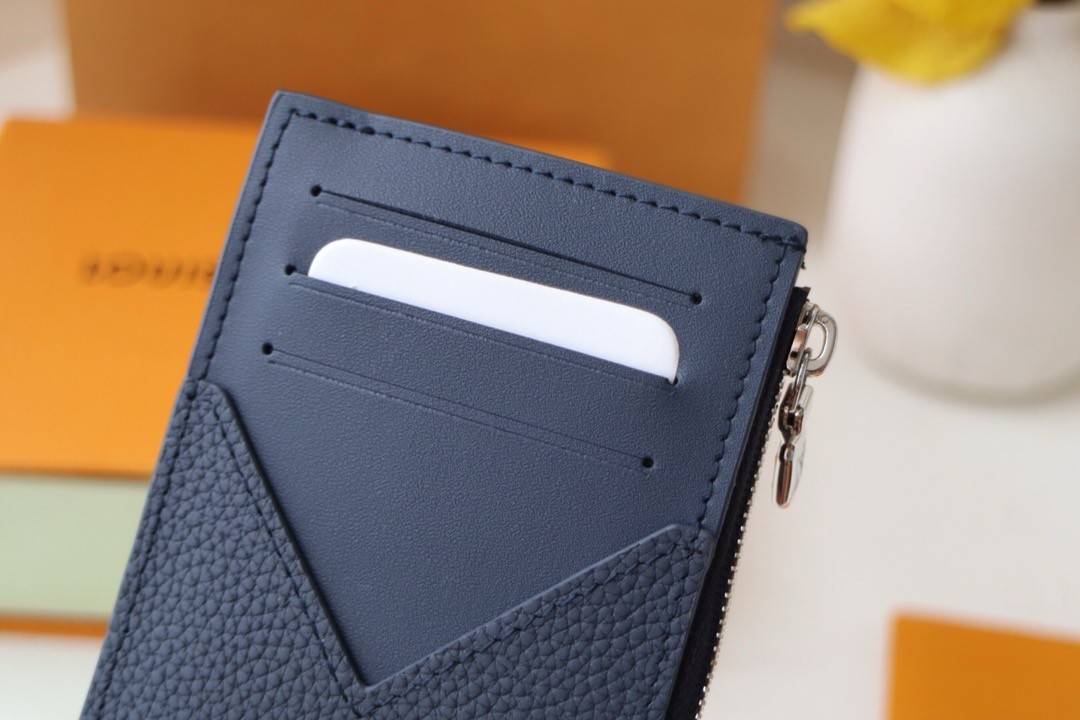 L*V card bag