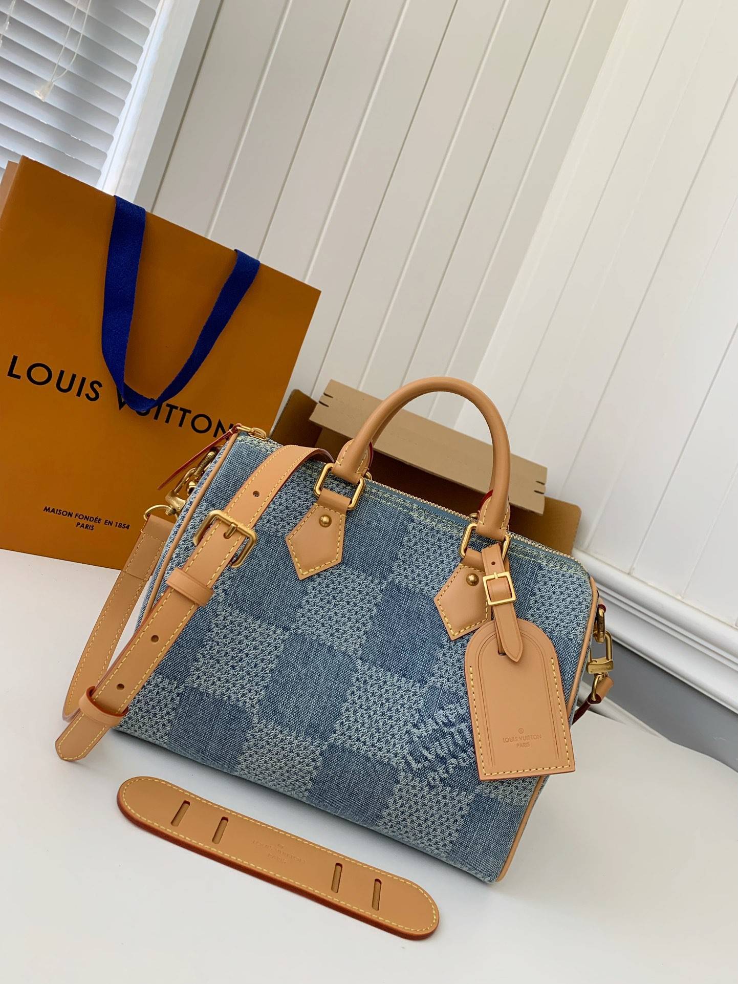 L*V The new SPEEDY 25bandouli ère tannin denim handbag  N40700  Size：25*15*15cm