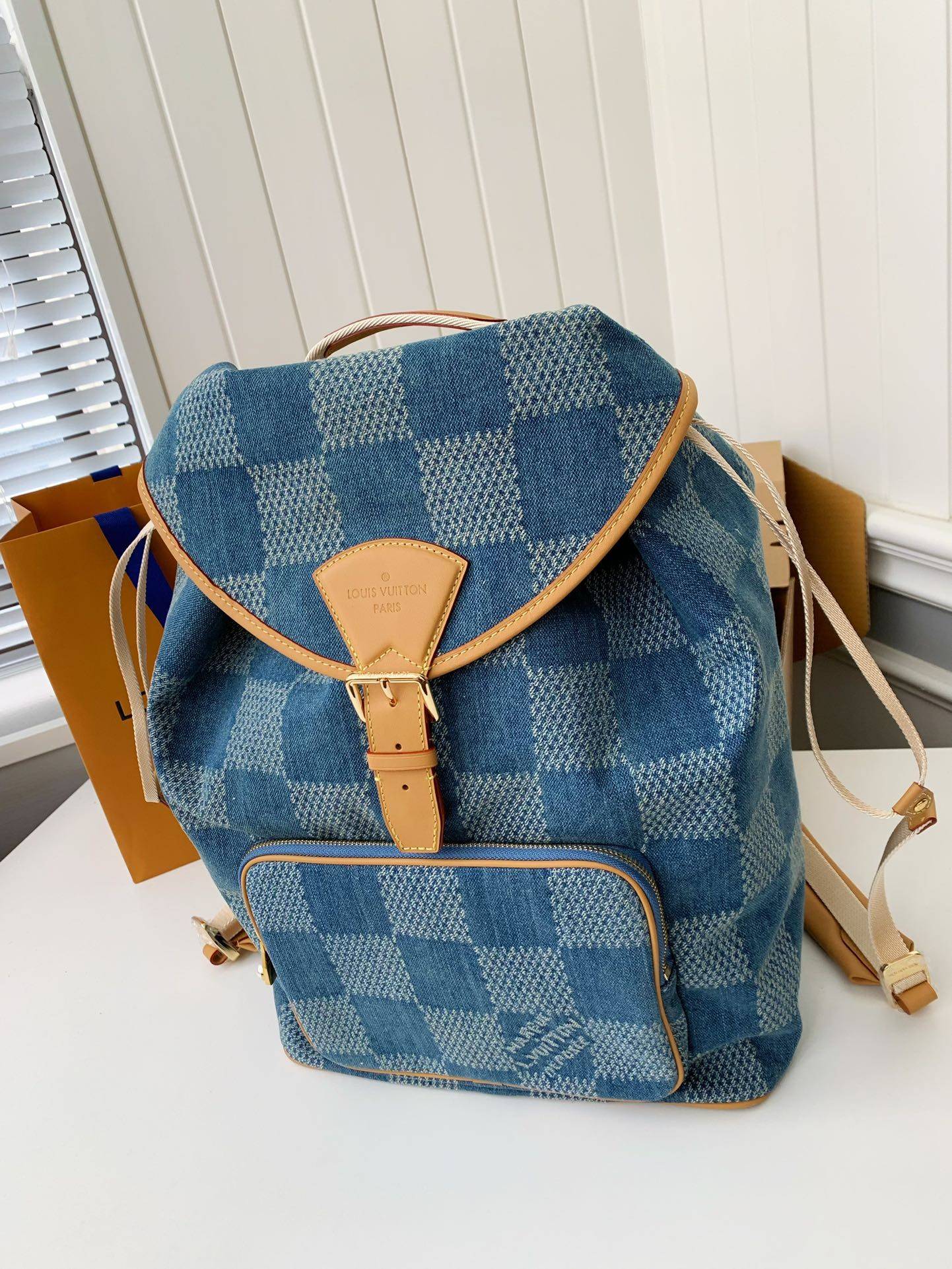 L*V Montsouris backpack M40708  Size：32*40*19cm