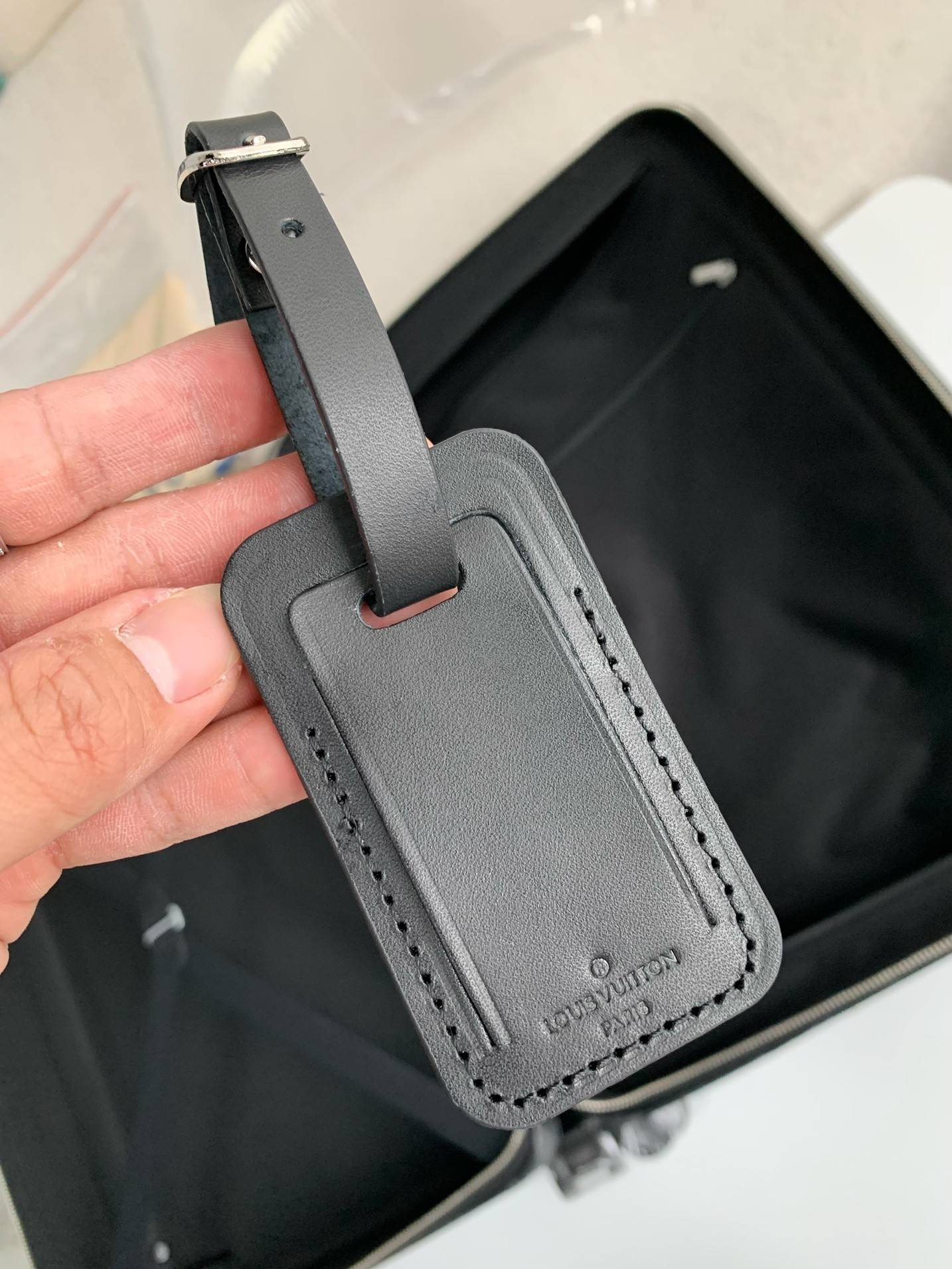 L*V suitcase