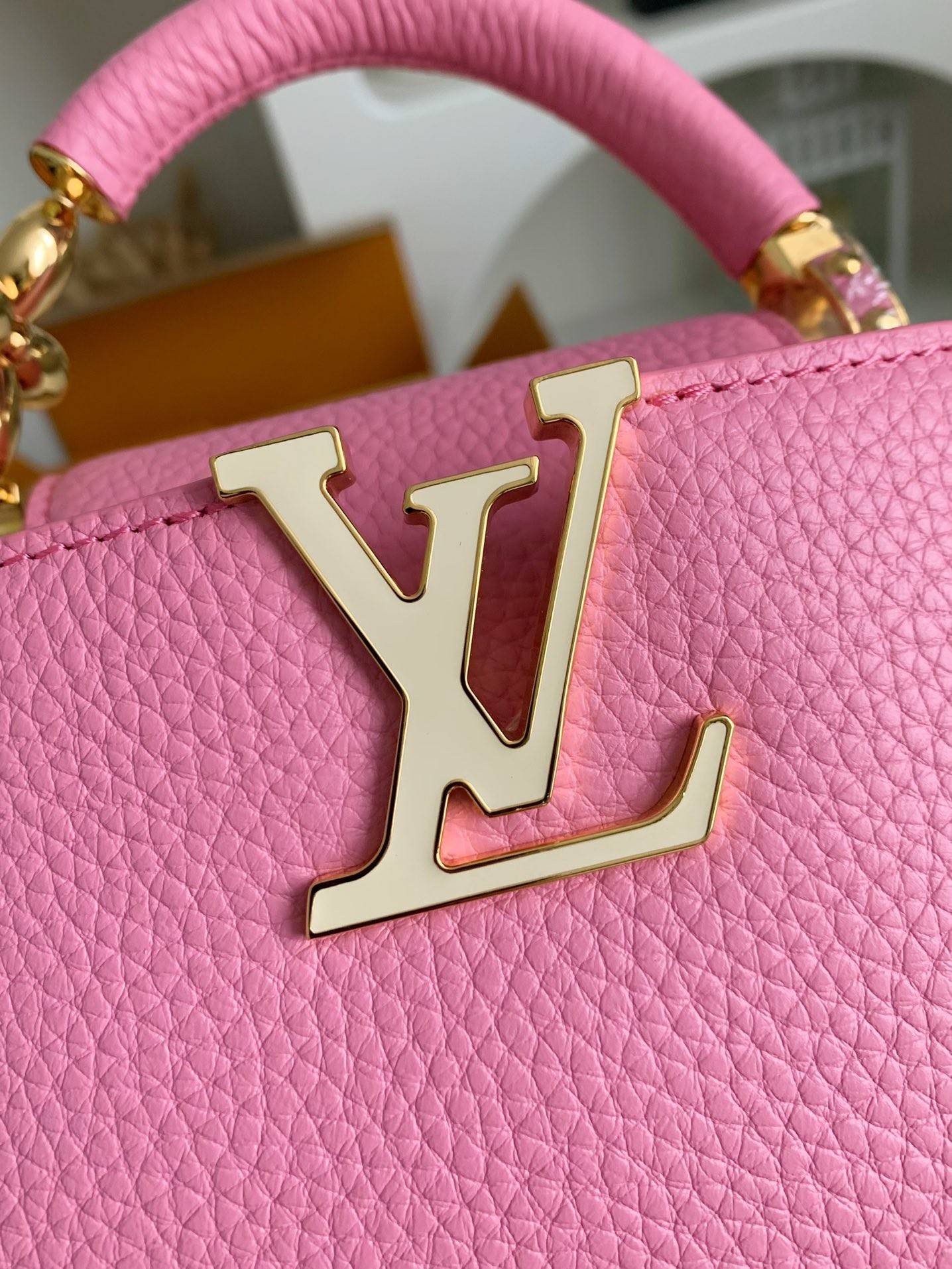 L*V Capucines BB Handbags Size：21*14*8cm