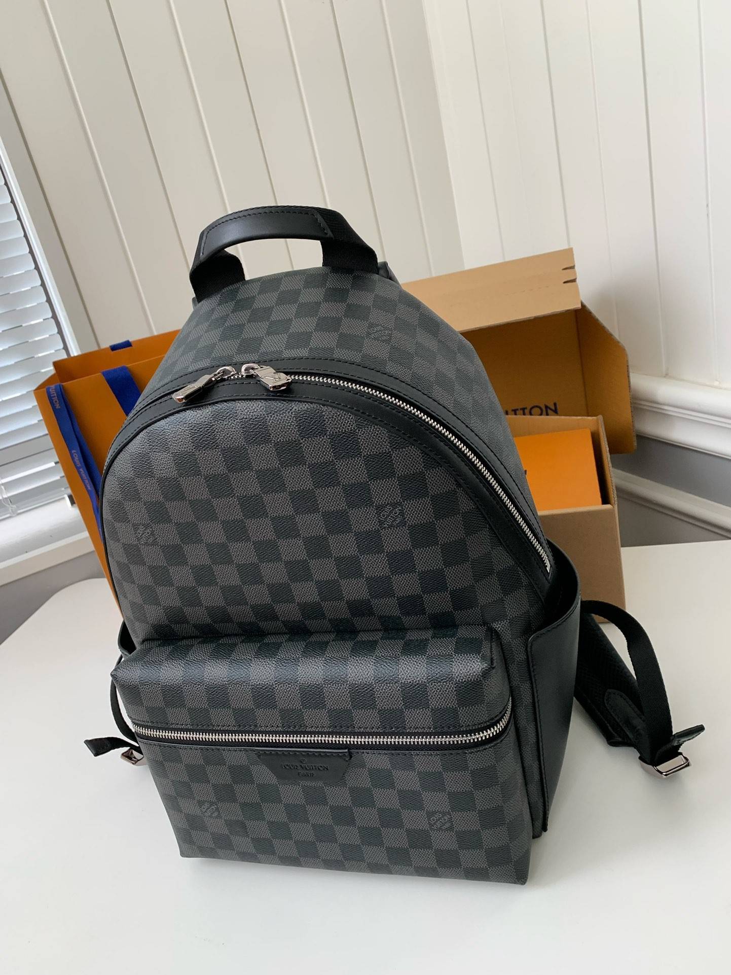 L*V 24s New DISCOVERY Small Black Checker Backpack N40514, Top Quality Size: 29 * 38 * 20c