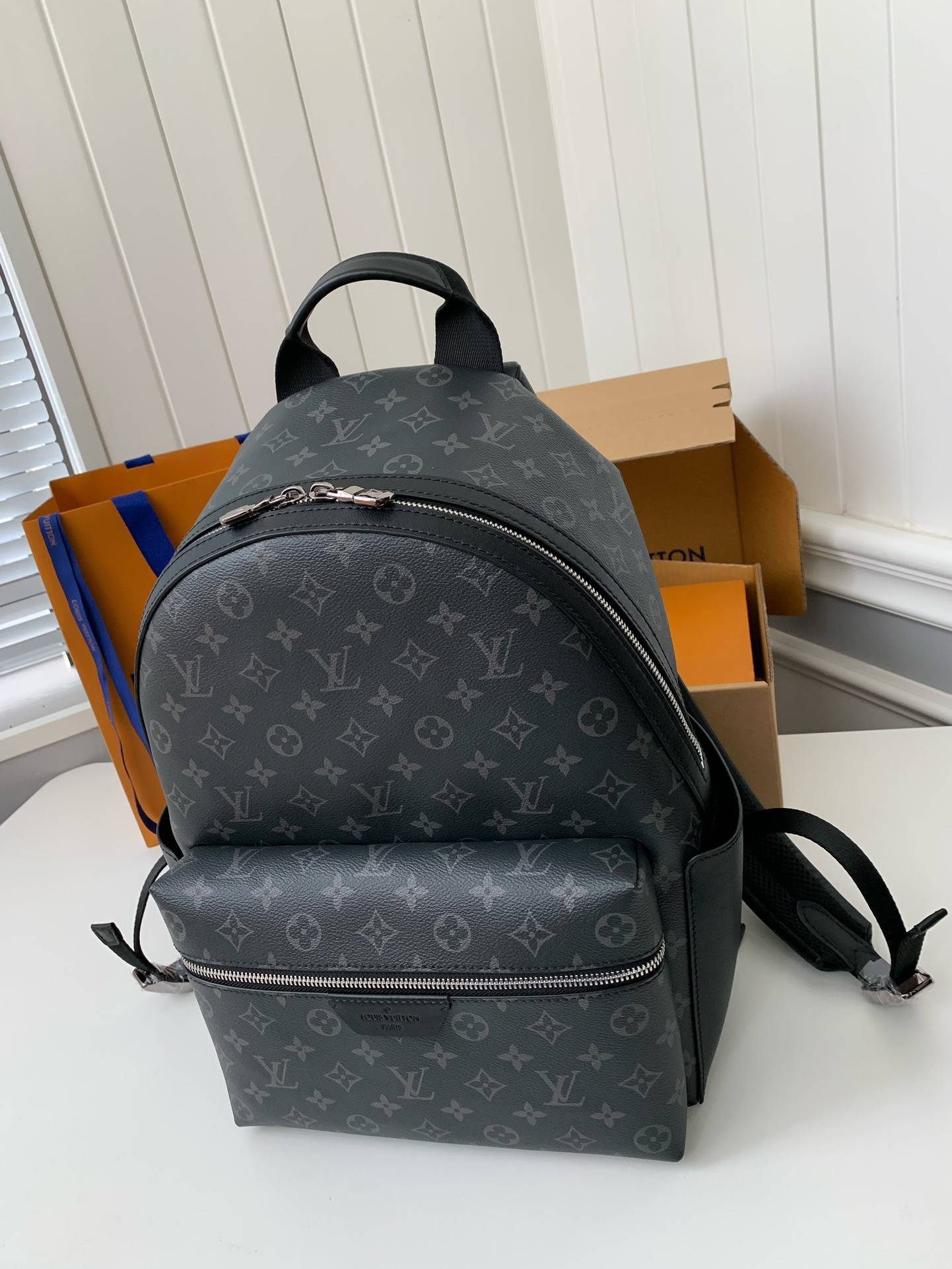 L*V 24s New DISCOverY Small Backpack M20558, Top Quality Size: 29 * 38 * 20cm