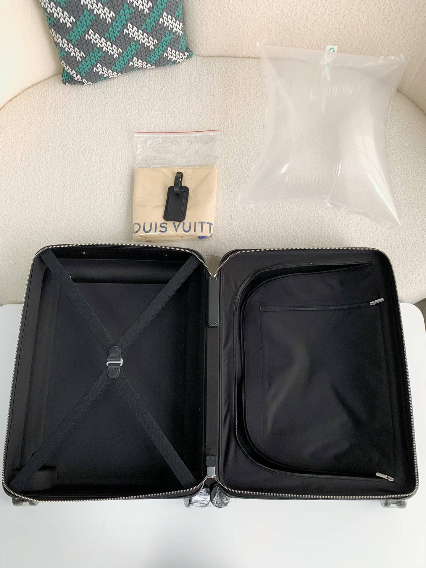 L*V suitcase