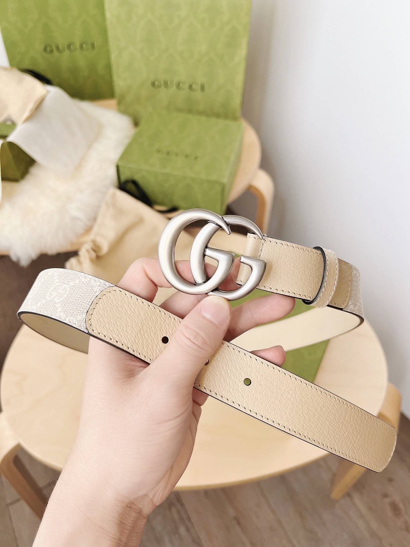 G*u*i  ladies  belt