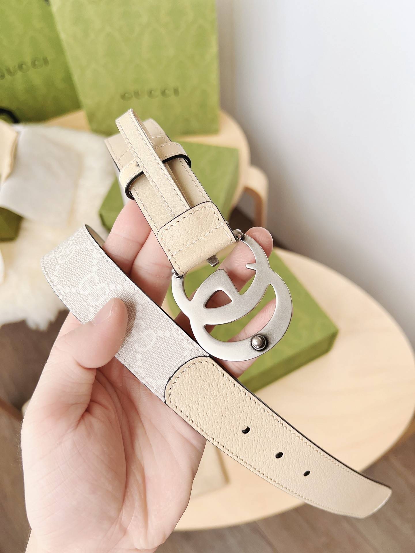 G*u*i  ladies  belt