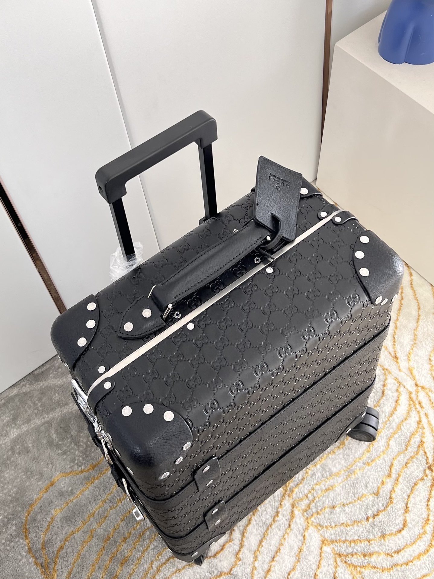 G*u*i suitcase/trolley case f905 retro size 20 inches