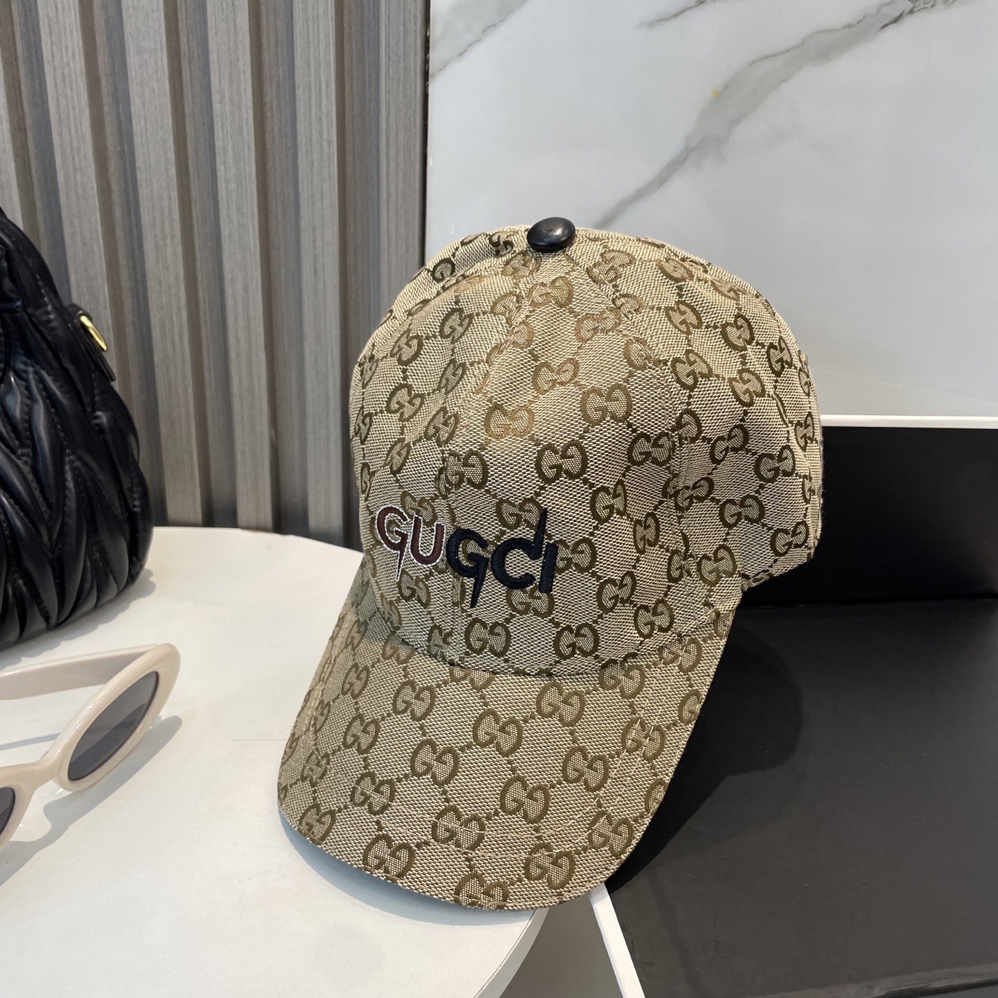 [#4927] G*u*i baseball cap peaked c ap hat