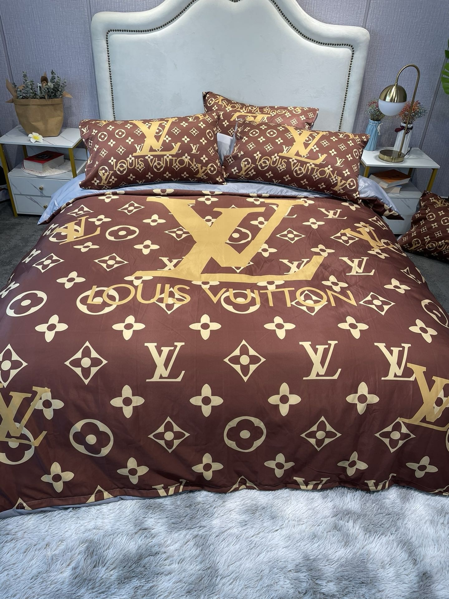 Bedding-Louis Vuitton four-p iece set
