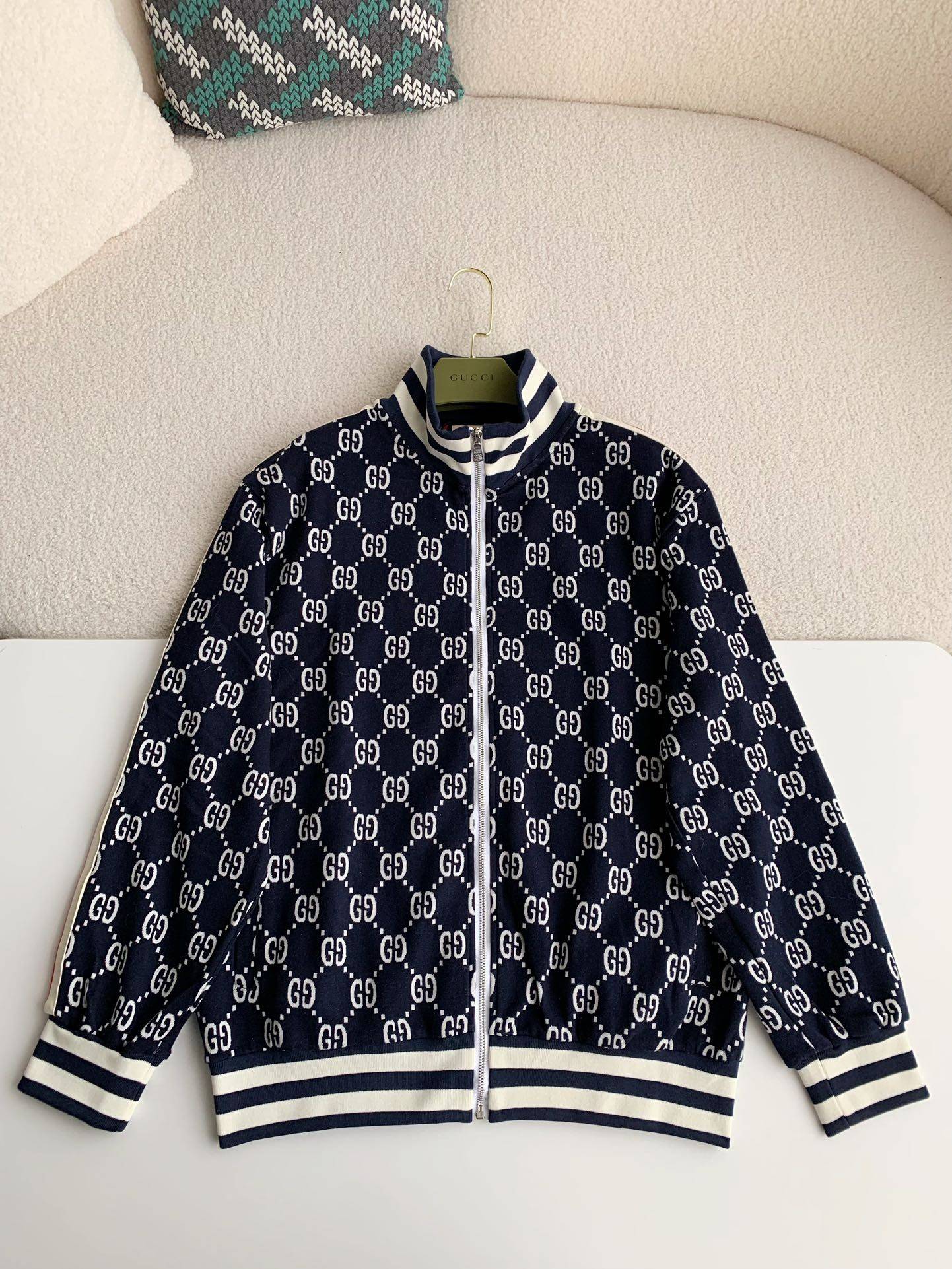 G*u*i men's knitted sweater jacket