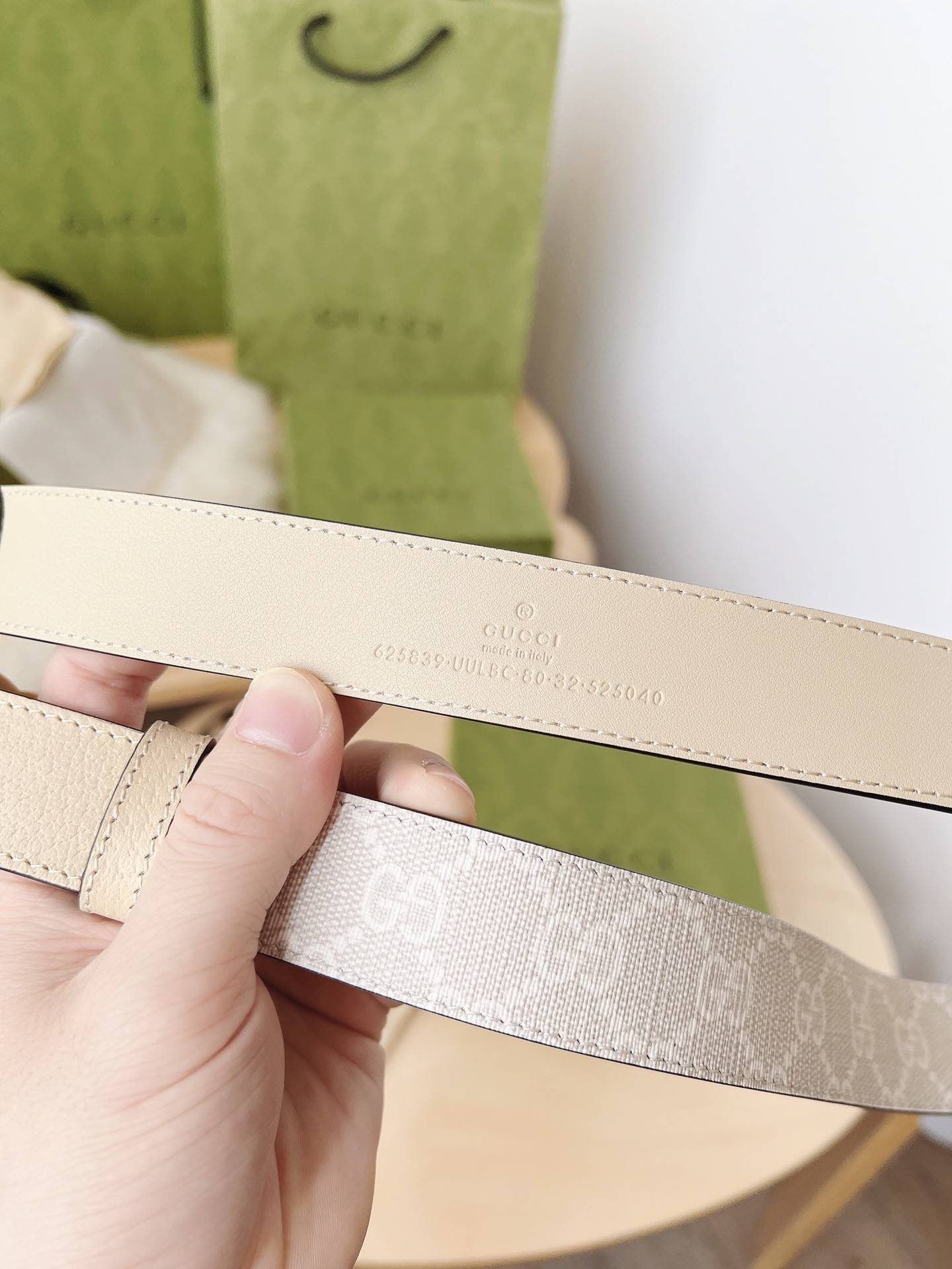 G*u*i  ladies  belt