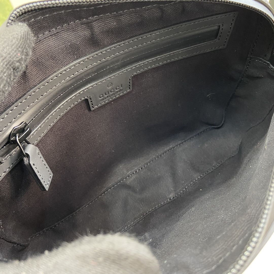 G*u*i crossbody bags a range of men's bags in black rubber effect leather model: 771293. dimensions: 17* 24* 5cm