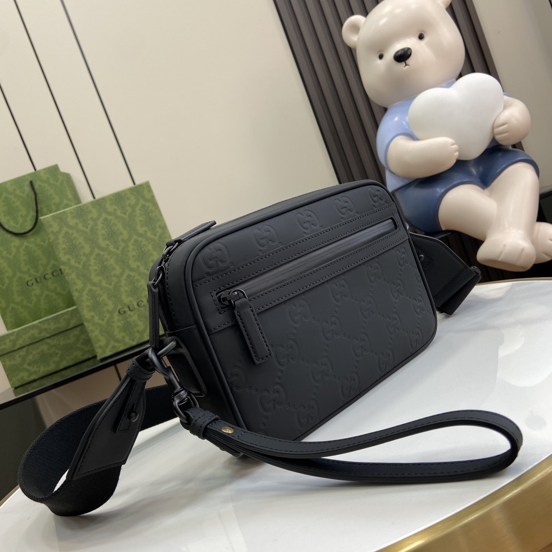 G*u*i crossbody bags a range of men's bags in black rubber effect leather model: 771293. dimensions: 17* 24* 5cm