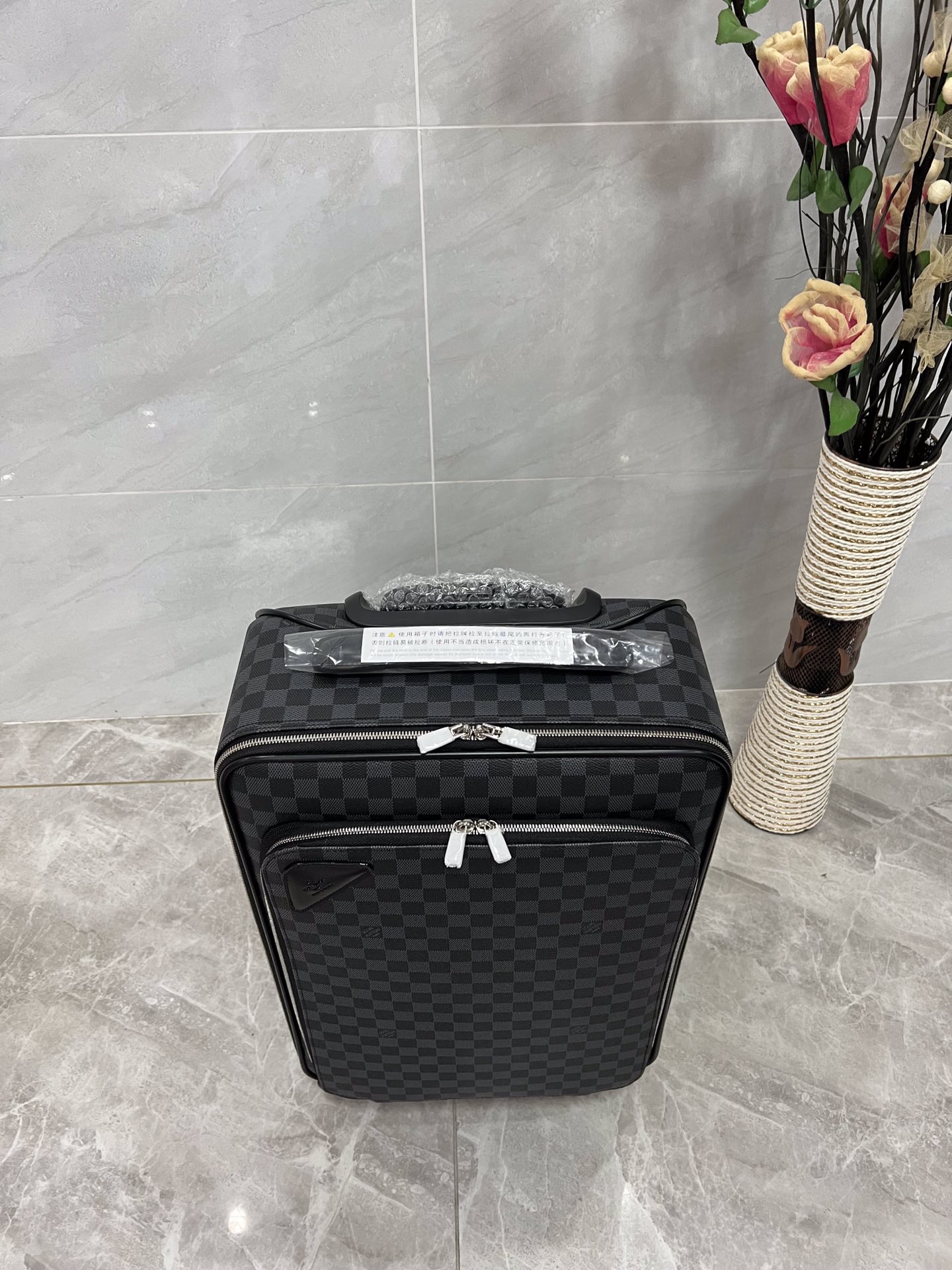 G*u*i luggage/original leather gf4343 size: 20 inches