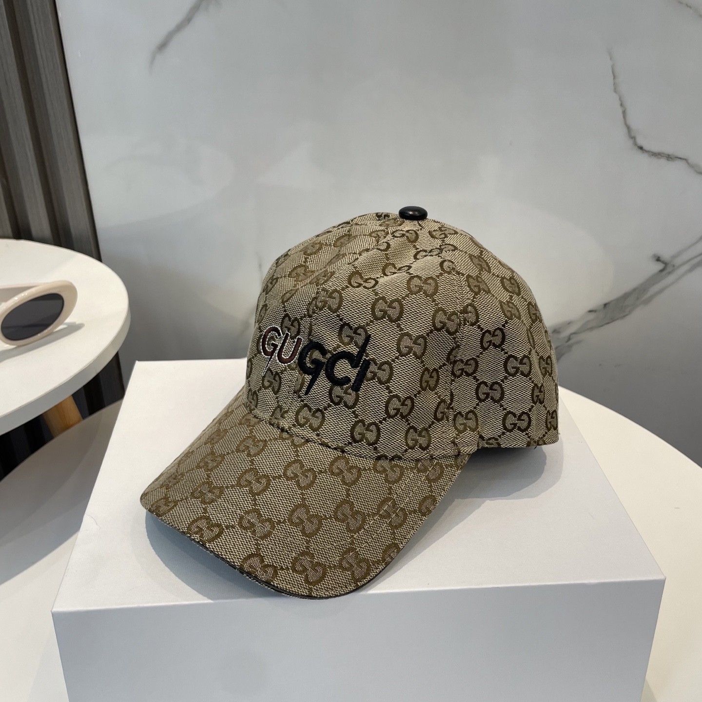 [#4927] G*u*i baseball cap peaked c ap hat