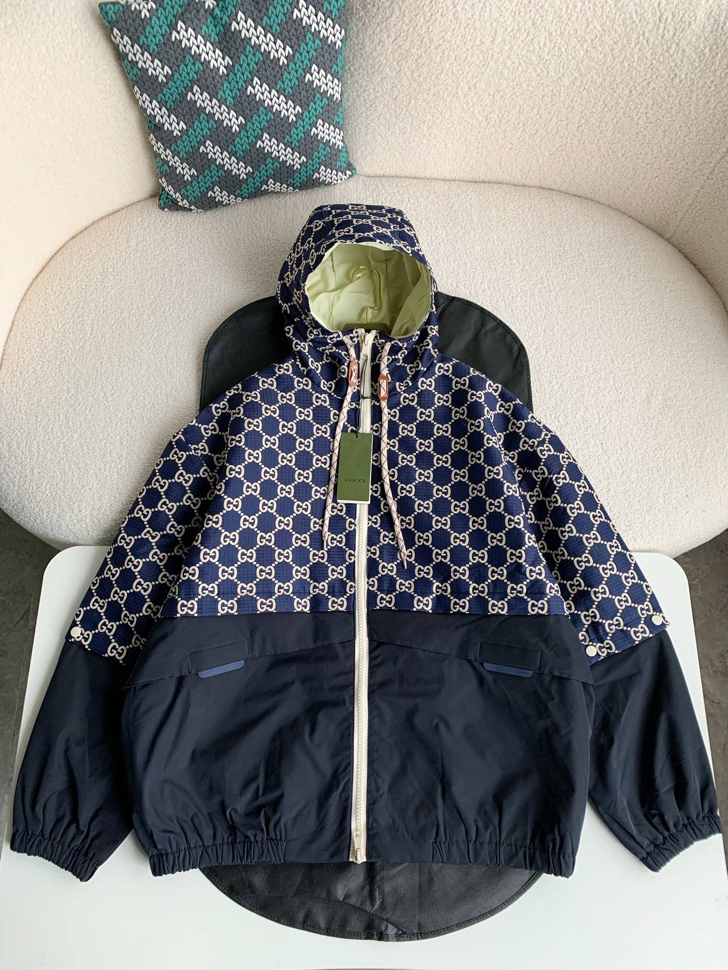 G*u*i jacket
