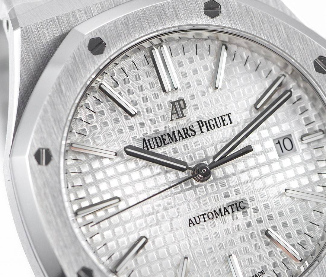Audemars Piguet Royal Oak 15400 Series Men's Watch 41mm