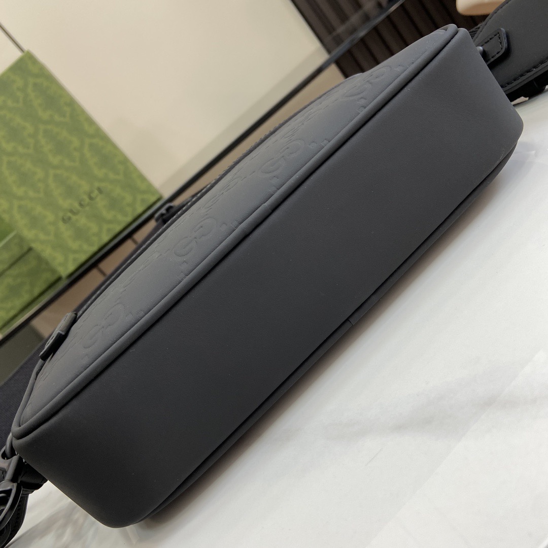 G*u*i crossbody bags a range of men's bags in black rubber effect leather model: 771293. dimensions: 17* 24* 5cm